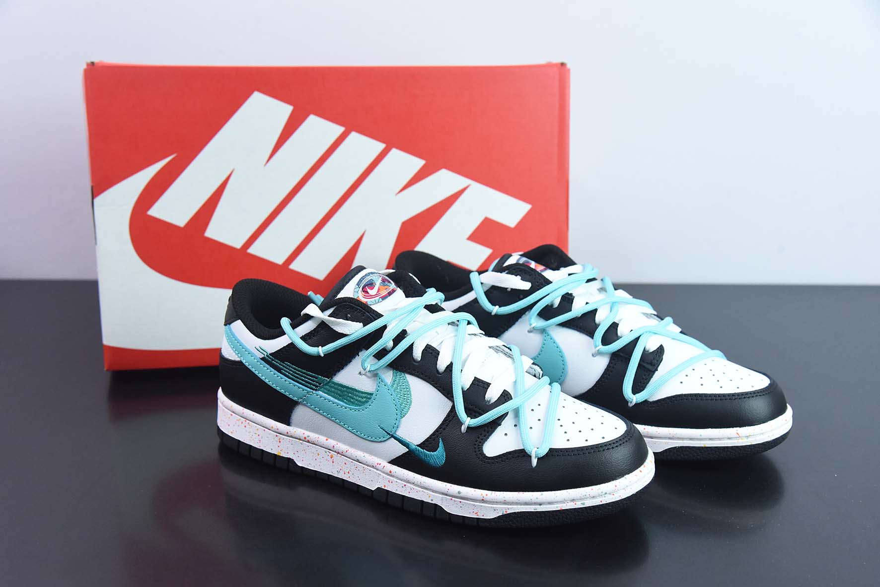 Nike SB Dunk Low 泼墨黑蓝 反转三勾 解构抽绳鞋带 货号：FD4623-135
