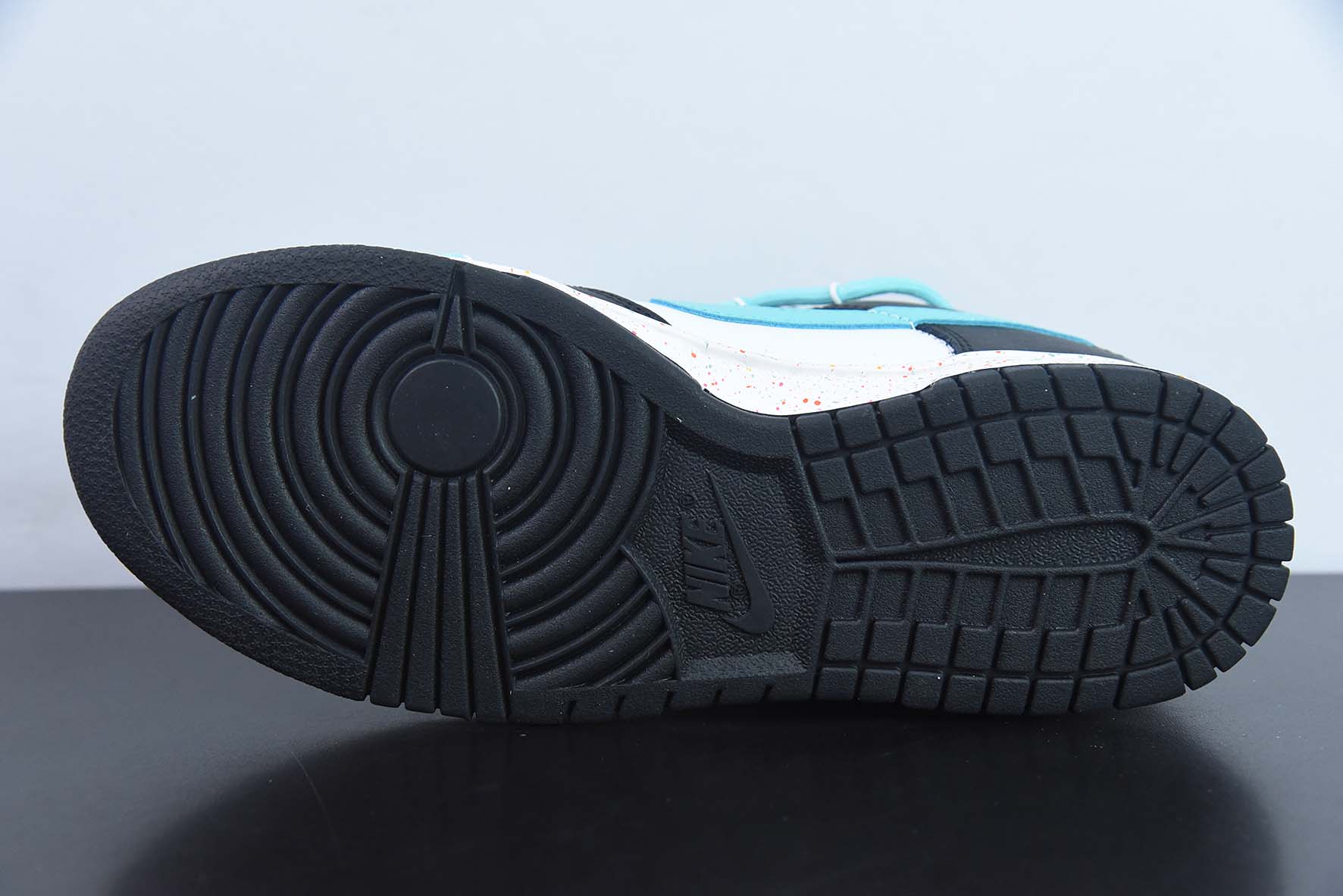 Nike SB Dunk Low 泼墨黑蓝 反转三勾 解构抽绳鞋带 货号：FD4623-135