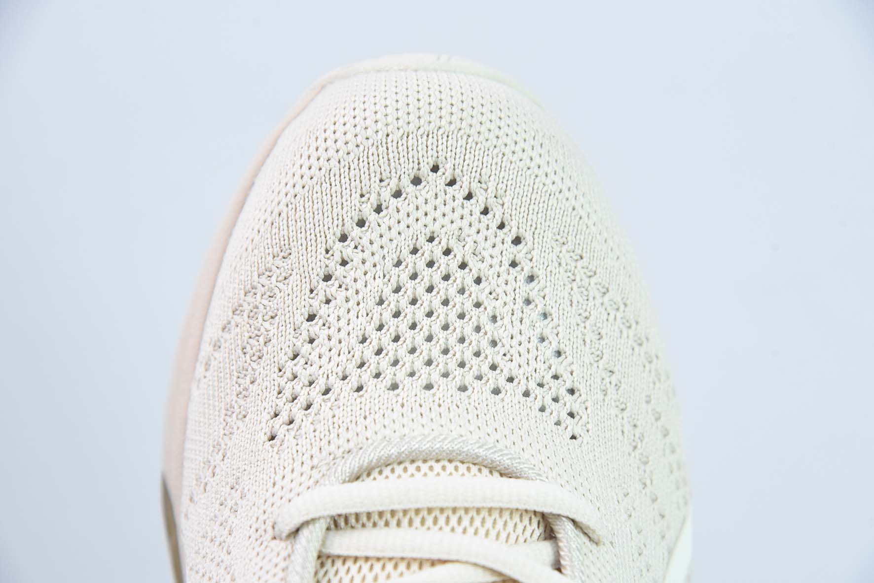 Asics Gel-Quantum 360 VII 亚瑟士运动透气专业跑鞋 货号：1201A747-101