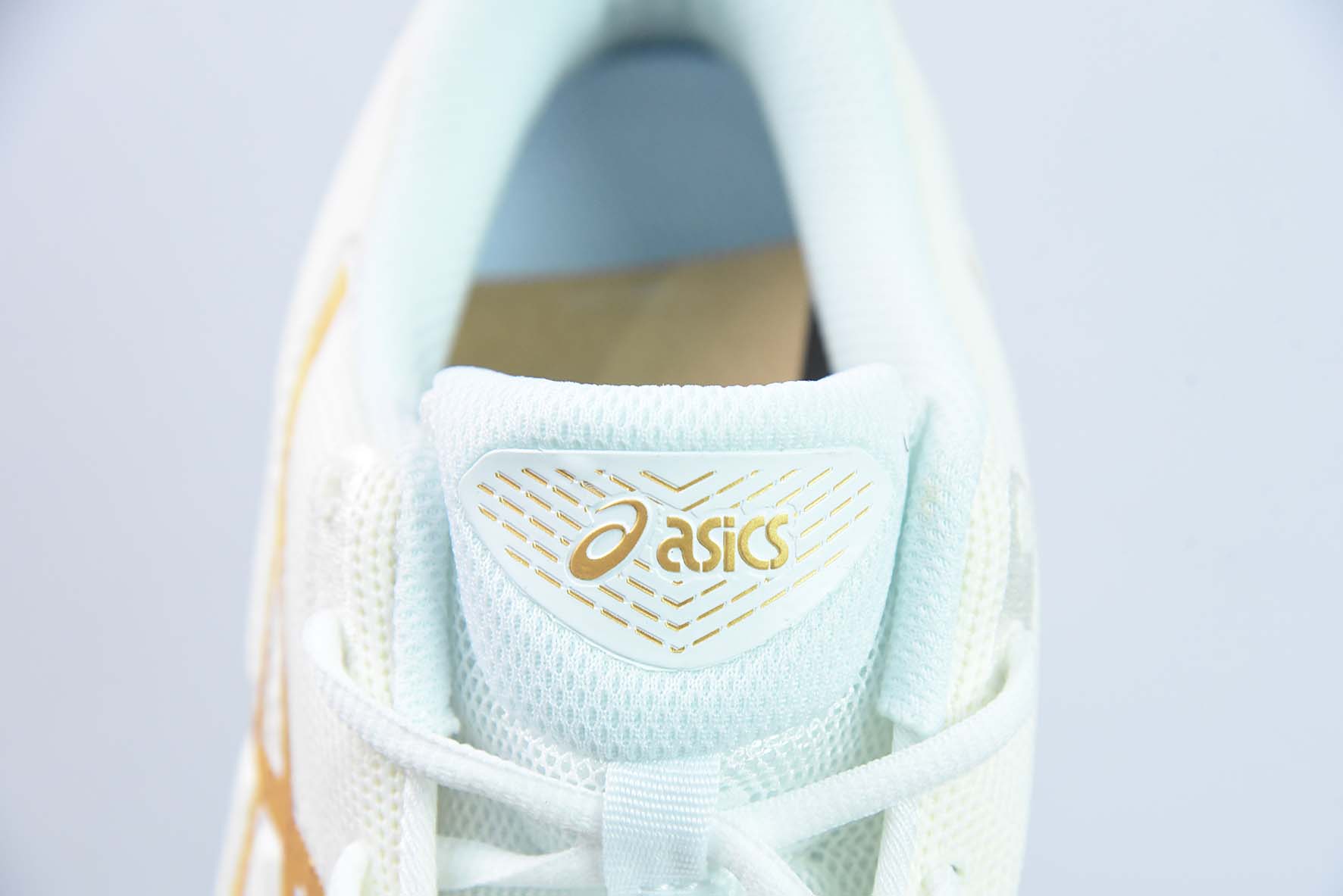 Asics Gel-Quantum 360 VII 亚瑟士运动透气专业跑鞋 货号：1201A747-100