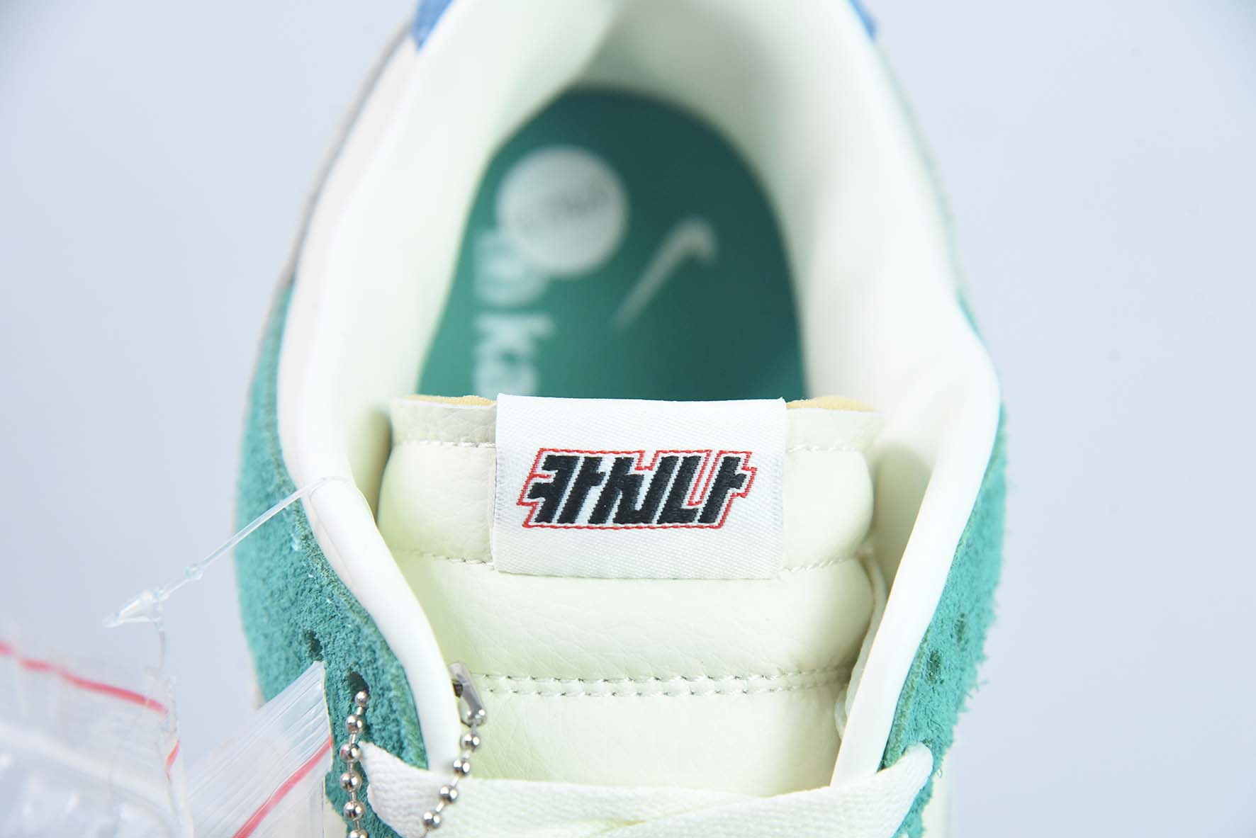 NK Dunk Low " 80s Bus " 韩国限定 泫雅同款 80年代巴士 低帮运动休闲滑板鞋 货号:CZ6501-101