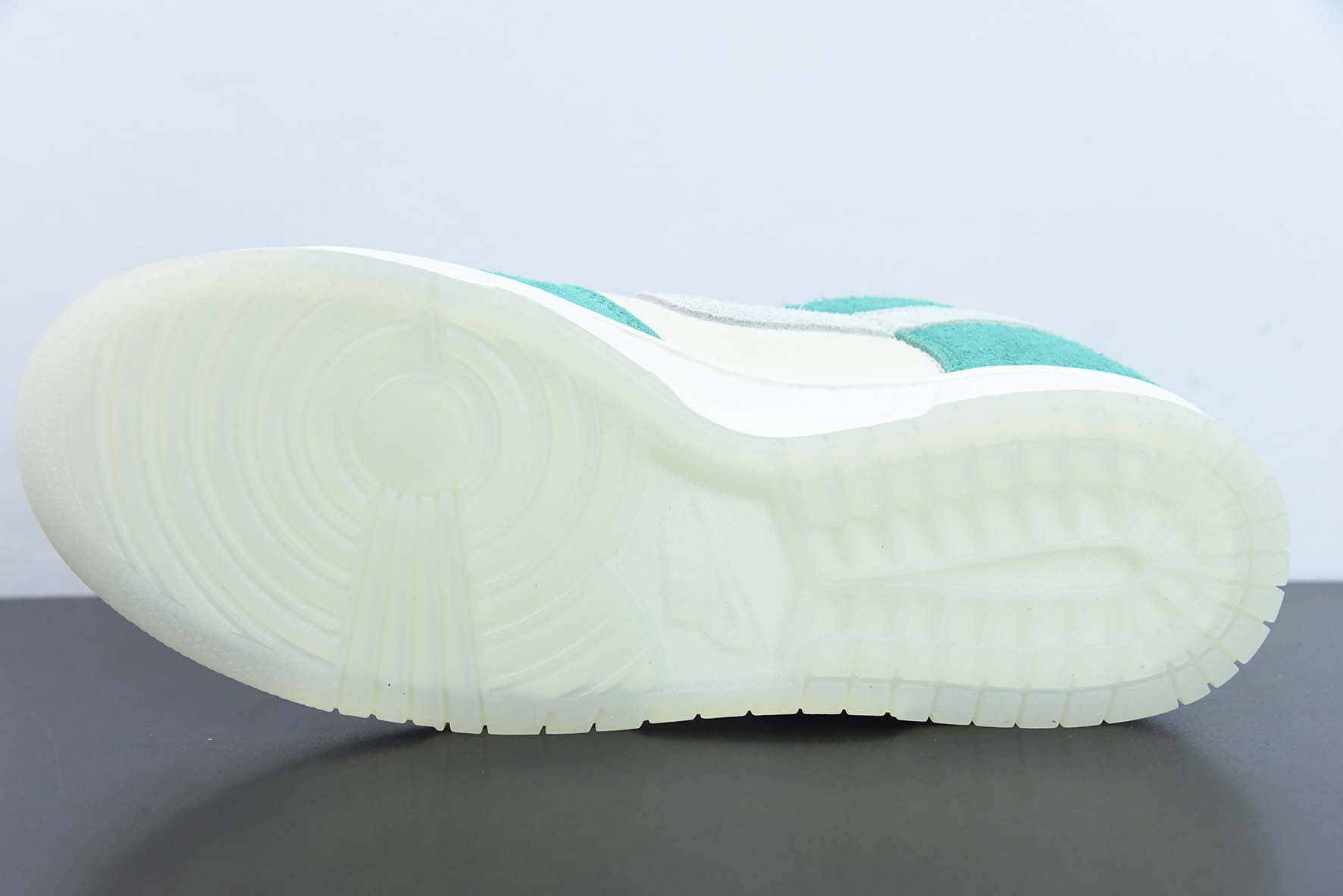 NK Dunk Low " 80s Bus " 韩国限定 泫雅同款 80年代巴士 低帮运动休闲滑板鞋 货号:CZ6501-101