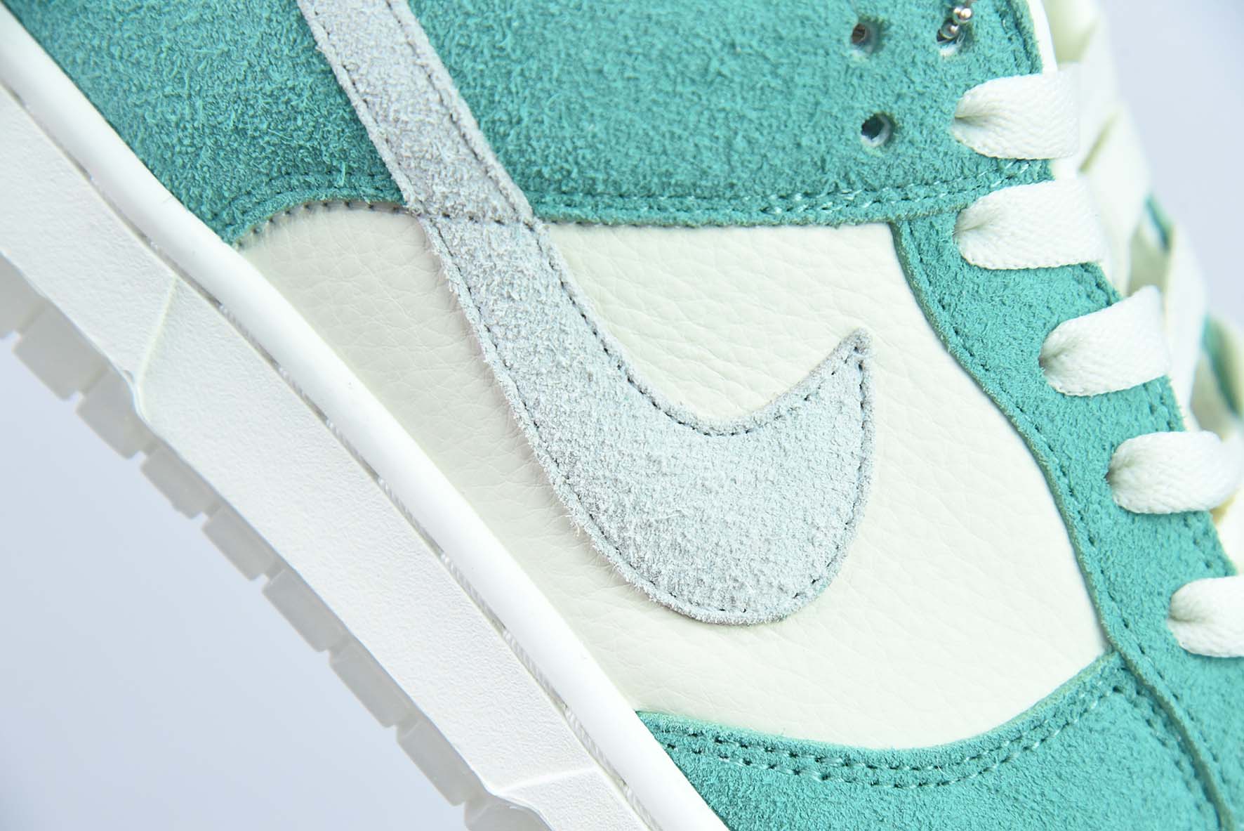NK Dunk Low " 80s Bus " 韩国限定 泫雅同款 80年代巴士 低帮运动休闲滑板鞋 货号:CZ6501-101