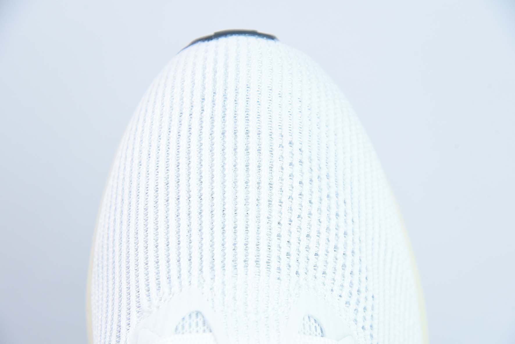 Air Zoom Pegasus 40飞马系列  白红色 黑勾运动鞋 货号：FJ0686 100
