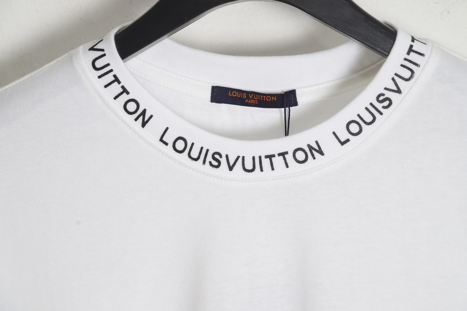 LOUIS VUITTONS 路易威登 LV领口字母Logo 短袖