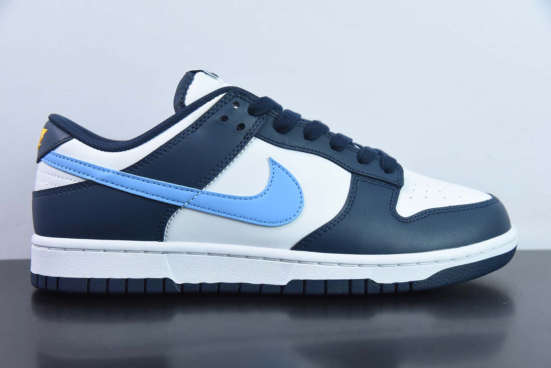 USW67903940 Versión original Nike Dunk SB Low, azul obsidiana y blanco, número de producto: FN7800-400, tallas: 36-46