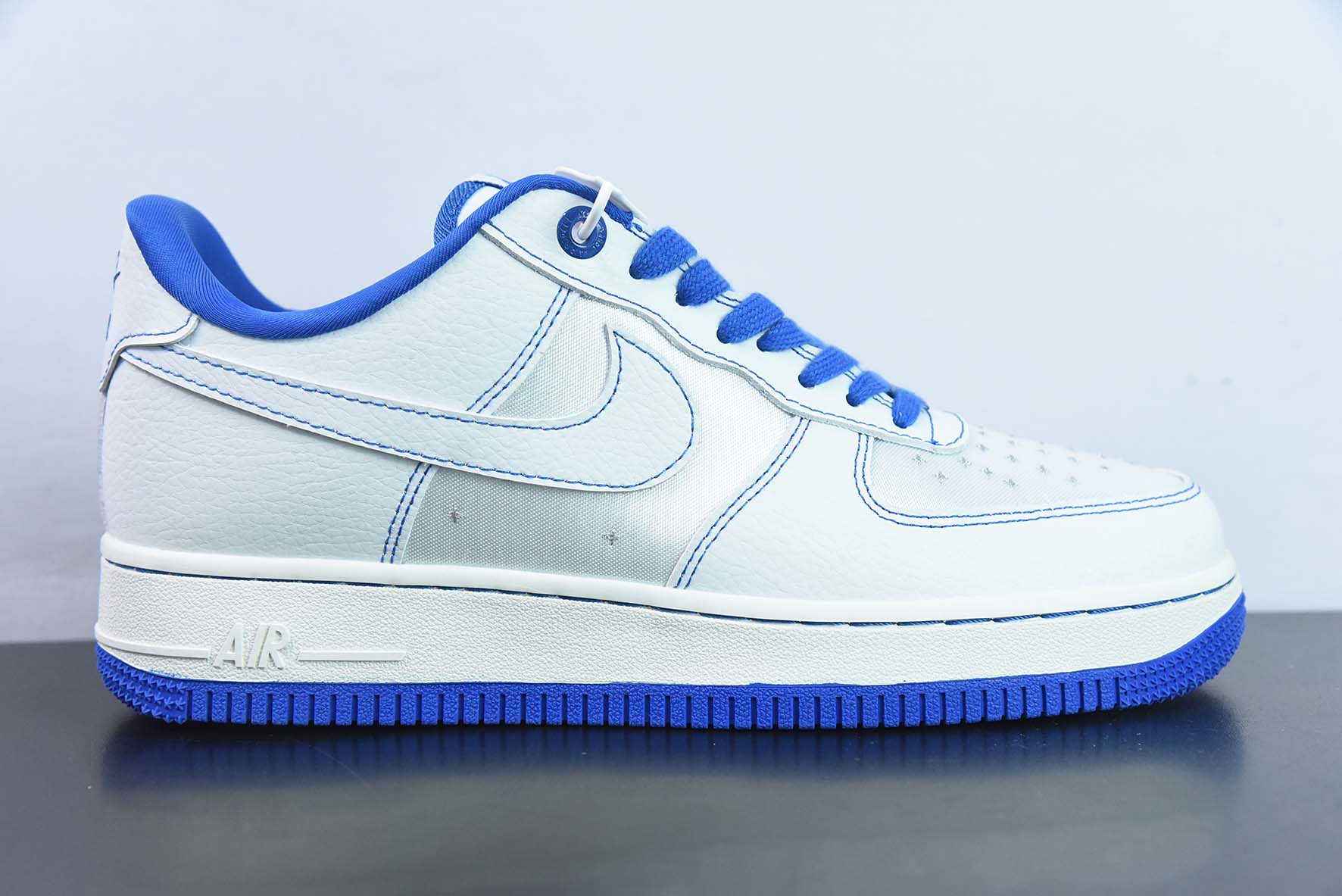 MAH27133130 Air Force 1 '07 Low azul y blanco con costuras, número de producto: CV1724 108, tallas: 36-45
