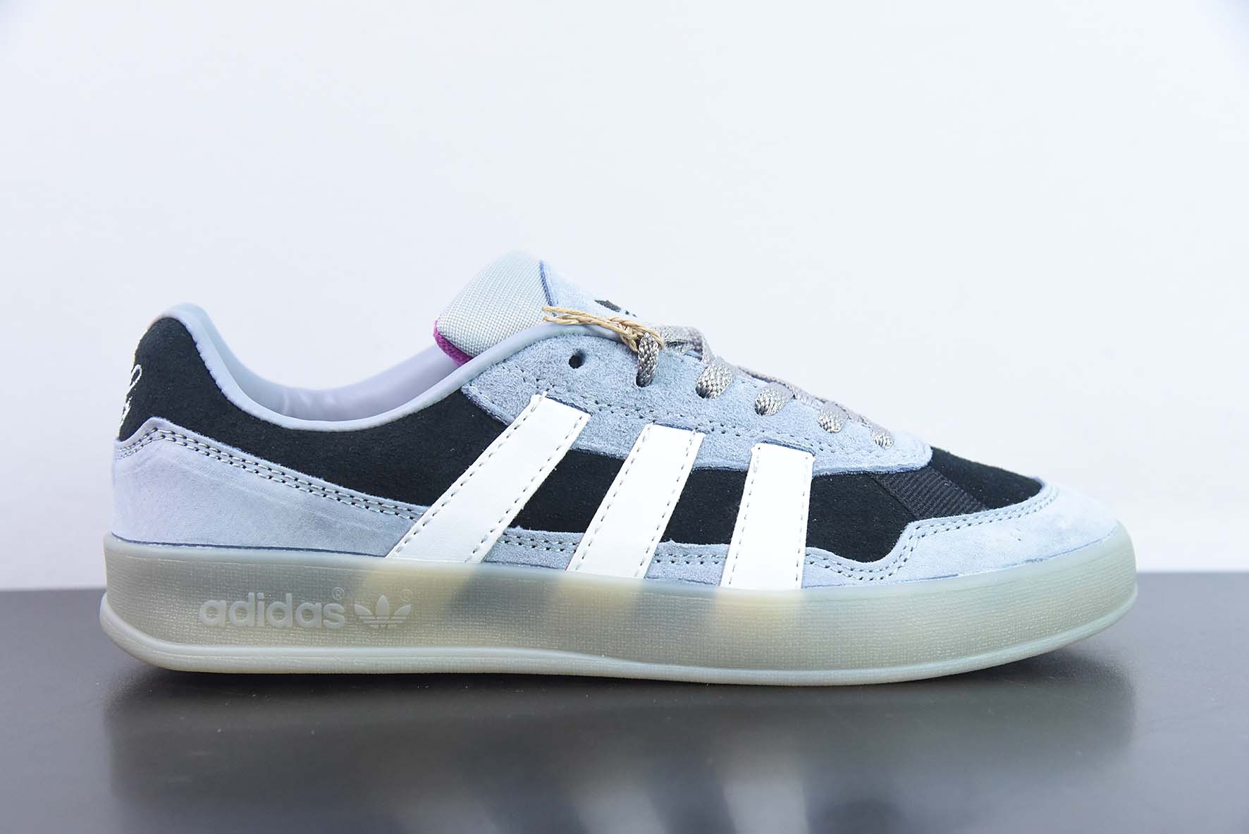 Adidas PAJK85297533 Mark Gonzales Adidas Originals Aloha Super 灰白黑 货号：FY0447 尺码：36-45