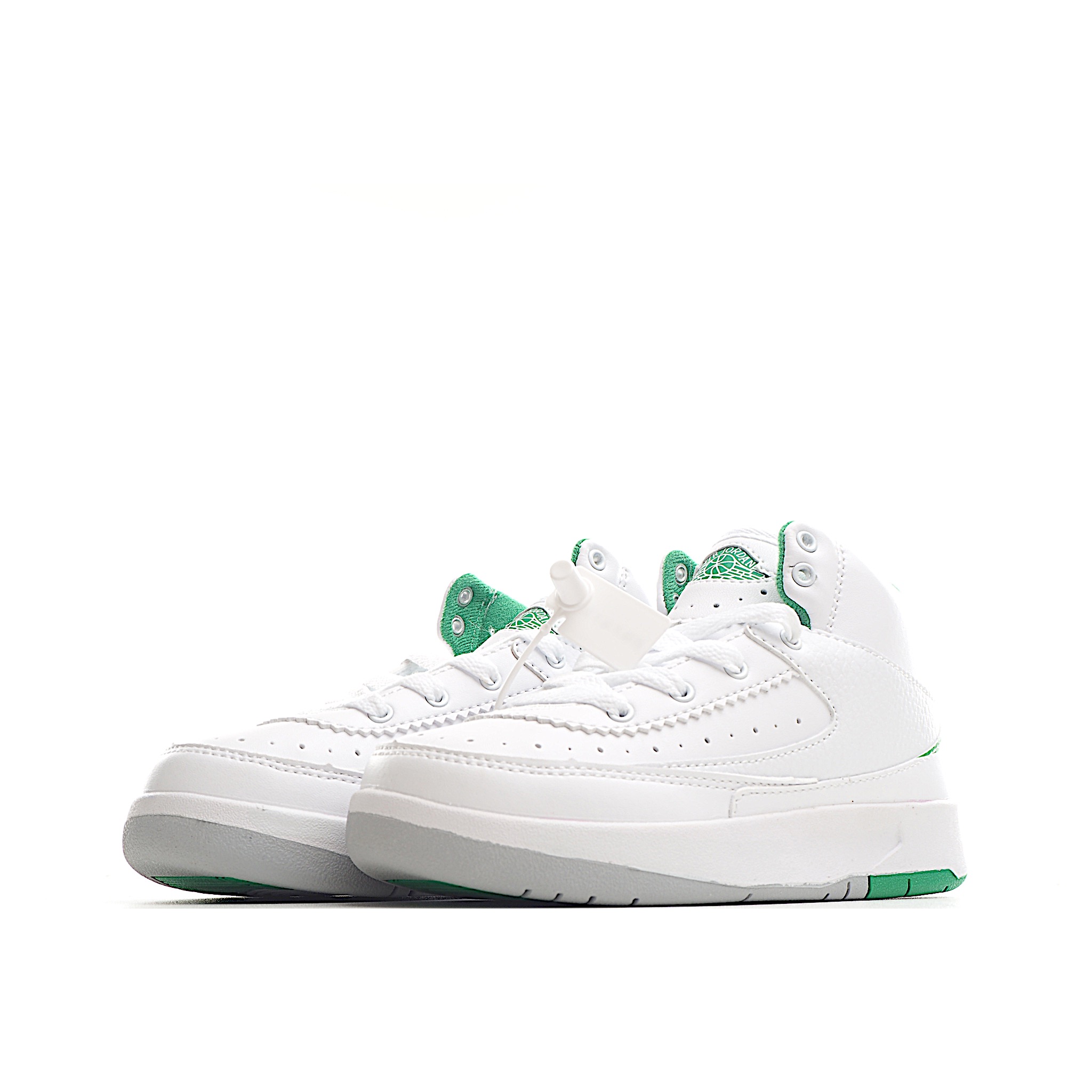 图片[2]-AJ 2代中帮系带复古童鞋 你的孩子会摇滚经典的吧! AJ2 于1986 年首次亮相，是其著名前身的酷炫弟弟一-标志性AJ1的更时尚、更简约的版本。鞋面采用舒适材质，提升上脚体验。鞋身延续了经典款式设计，并加强了鞋面的包裹和支撑性能。鞋底精心打造的防滑底纹，抓地稳固。 尺码：24-37.5-选品中心