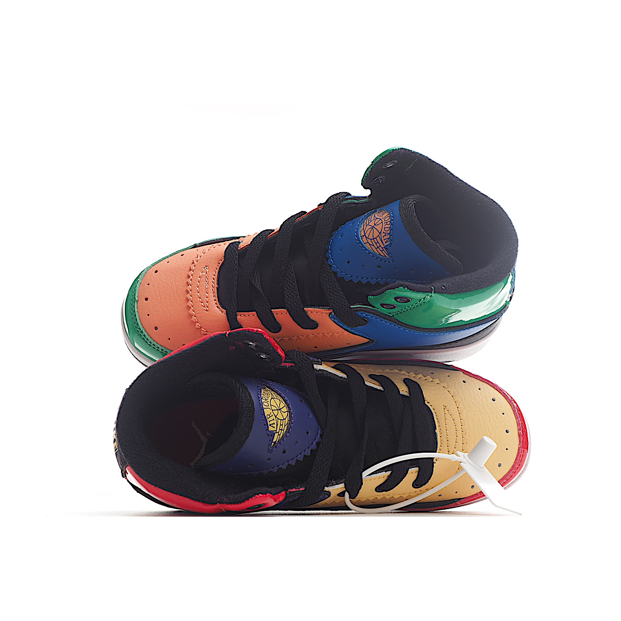 图片[4]-AJ 2代中帮系带复古童鞋 你的孩子会摇滚经典的吧! AJ2 于1986 年首次亮相，是其著名前身的酷炫弟弟一-标志性AJ1的更时尚、更简约的版本。鞋面采用舒适材质，提升上脚体验。鞋身延续了经典款式设计，并加强了鞋面的包裹和支撑性能。鞋底精心打造的防滑底纹，抓地稳固。 尺码：24-37.5-选品中心