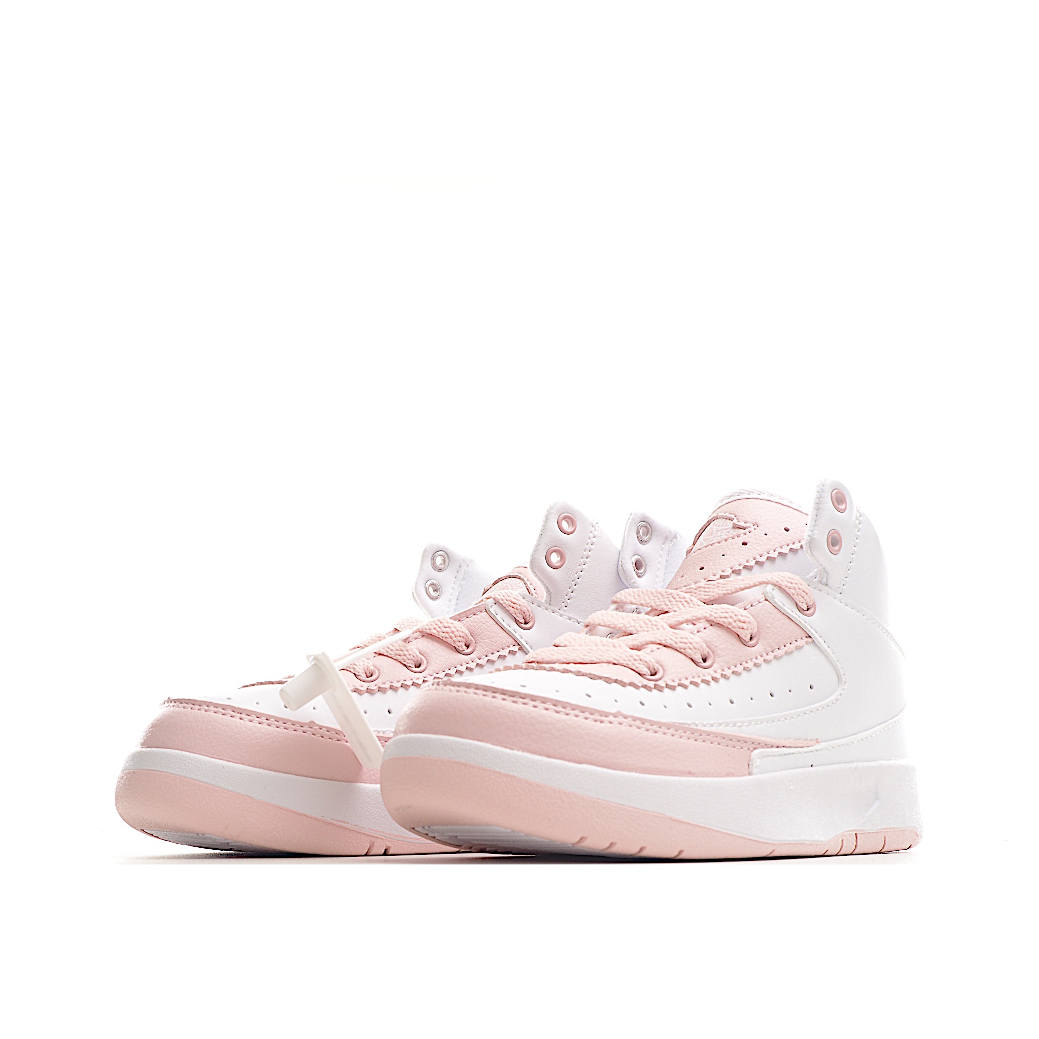 图片[2]-AJ 2代中帮系带复古童鞋 你的孩子会摇滚经典的吧! AJ2 于1986 年首次亮相，是其著名前身的酷炫弟弟一-标志性AJ1的更时尚、更简约的版本。鞋面采用舒适材质，提升上脚体验。鞋身延续了经典款式设计，并加强了鞋面的包裹和支撑性能。鞋底精心打造的防滑底纹，抓地稳固。 尺码：24-37.5-选品中心