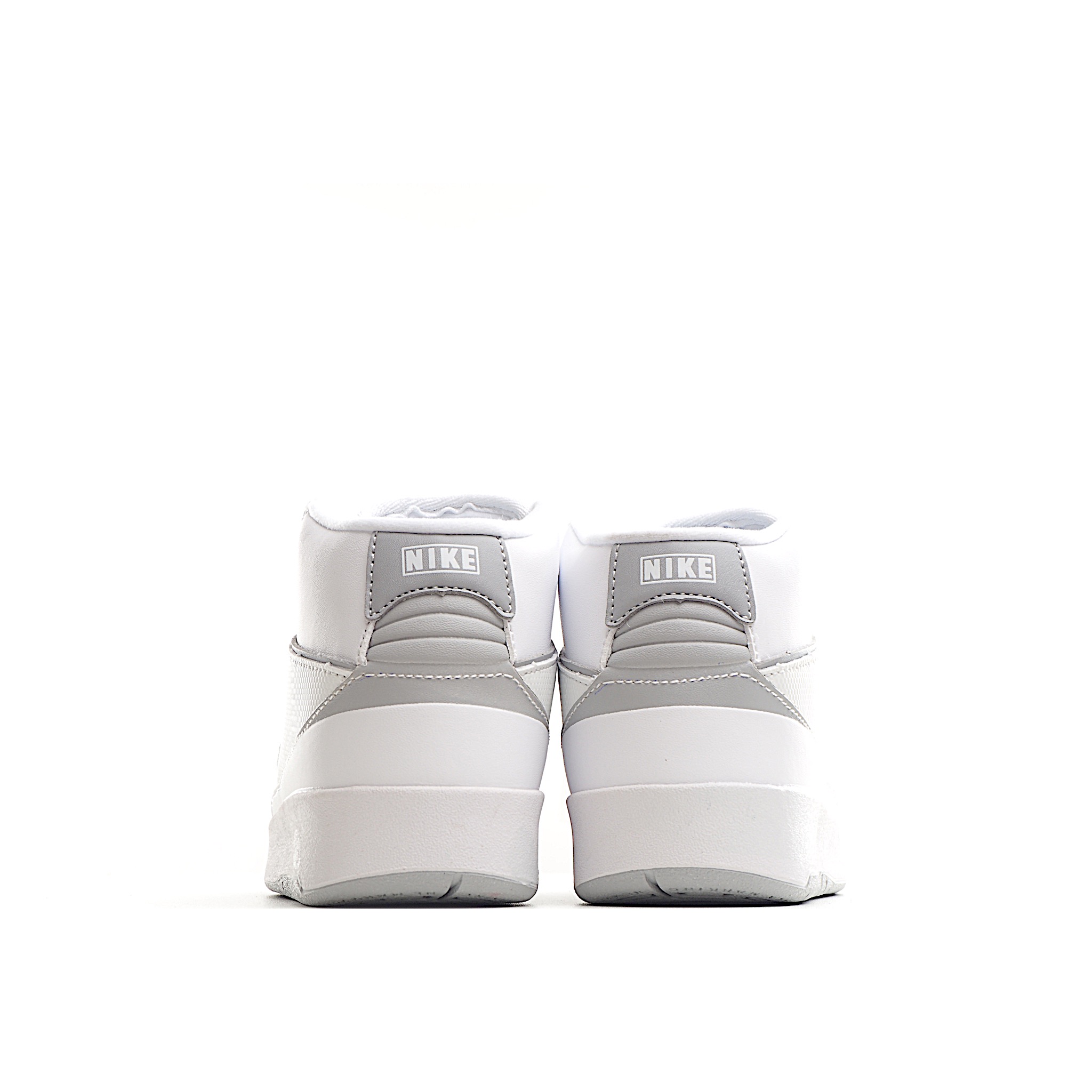 图片[5]-AJ 2代中帮系带复古童鞋 你的孩子会摇滚经典的吧! AJ2 于1986 年首次亮相，是其著名前身的酷炫弟弟一-标志性AJ1的更时尚、更简约的版本。鞋面采用舒适材质，提升上脚体验。鞋身延续了经典款式设计，并加强了鞋面的包裹和支撑性能。鞋底精心打造的防滑底纹，抓地稳固。 尺码：24-37.5-选品中心