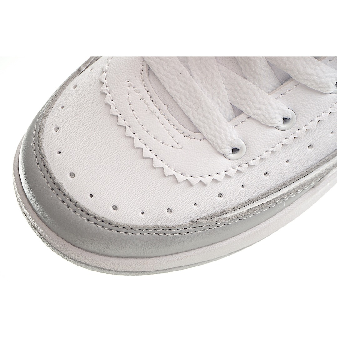 图片[7]-AJ 2代中帮系带复古童鞋 你的孩子会摇滚经典的吧! AJ2 于1986 年首次亮相，是其著名前身的酷炫弟弟一-标志性AJ1的更时尚、更简约的版本。鞋面采用舒适材质，提升上脚体验。鞋身延续了经典款式设计，并加强了鞋面的包裹和支撑性能。鞋底精心打造的防滑底纹，抓地稳固。 尺码：24-37.5-选品中心