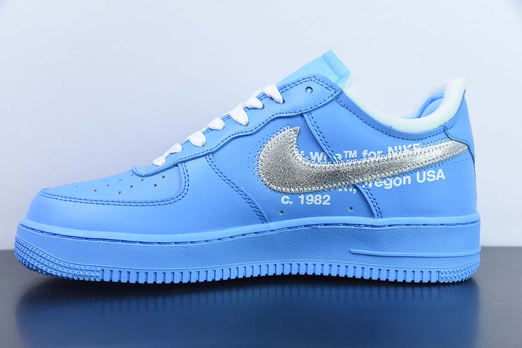 NK AF1 MCA 蓝色艺术馆 联名空军一号低帮运动板鞋  官方货号：CI1173-400