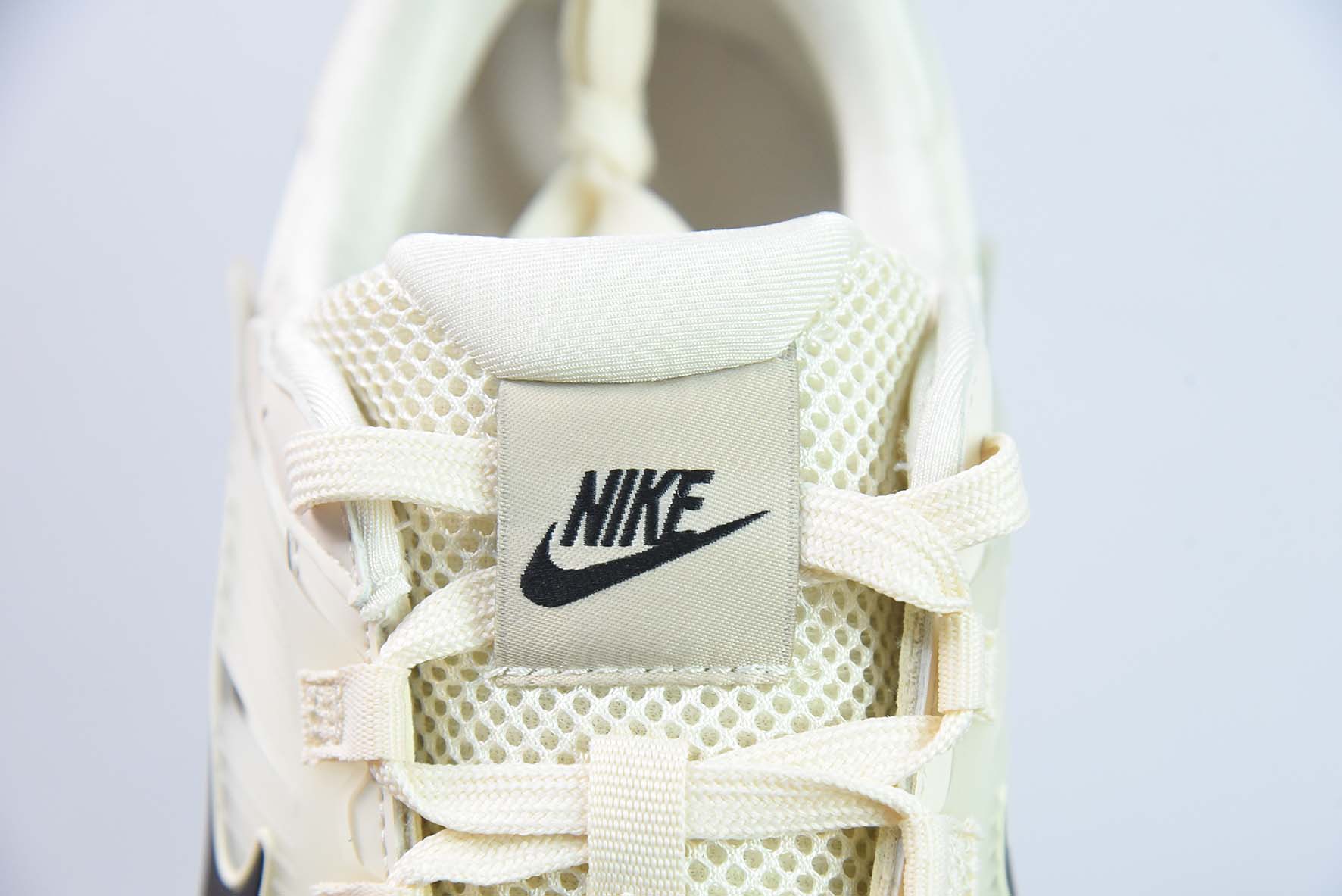 Runtekk "Summit White Metallic Silver''减震防滑低帮 复古老爹鞋跑步鞋 货号:FD0736-101