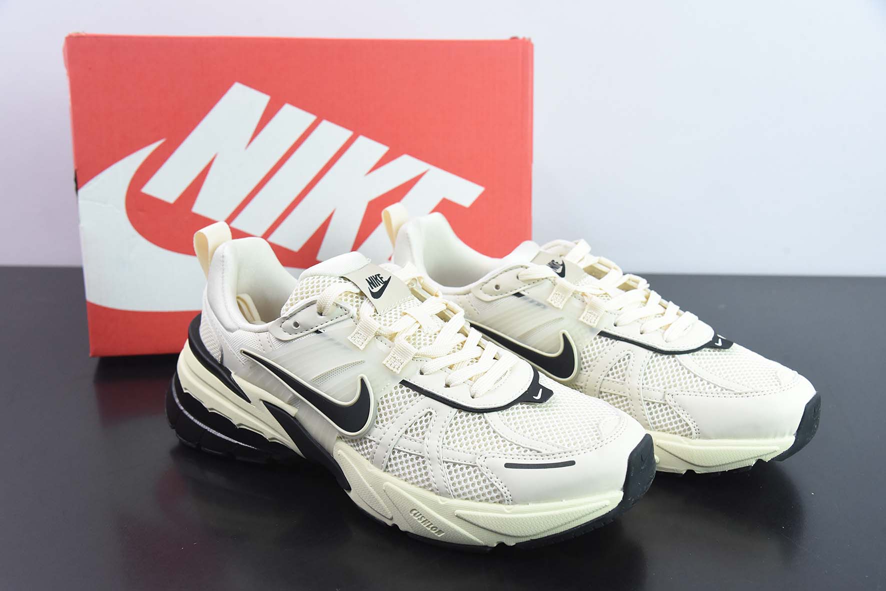 Runtekk "Summit White Metallic Silver''减震防滑低帮 复古老爹鞋跑步鞋 货号:FD0736-101