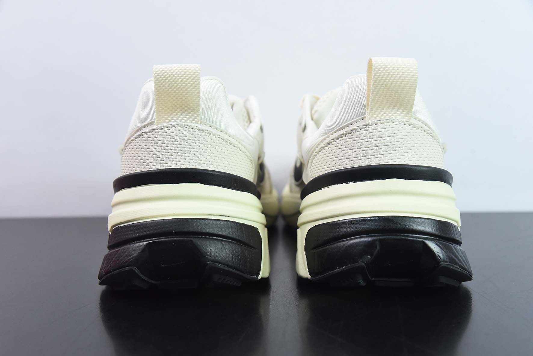 Runtekk "Summit White Metallic Silver''减震防滑低帮 复古老爹鞋跑步鞋 货号:FD0736-101