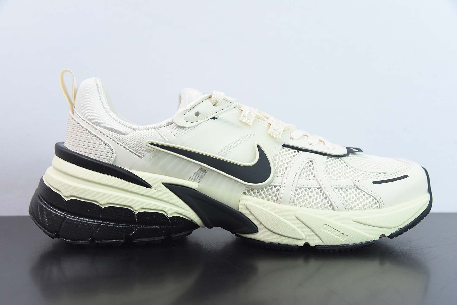 Runtekk "Summit White Metallic Silver''减震防滑低帮 复古老爹鞋跑步鞋 货号:FD0736-101