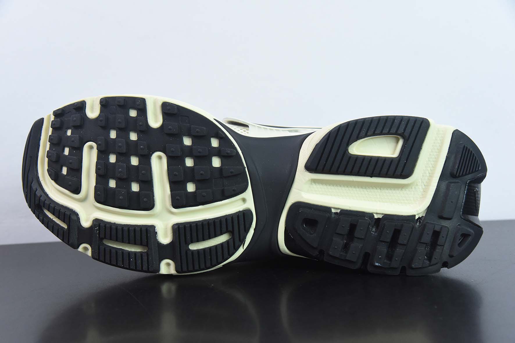 Runtekk "Summit White Metallic Silver''减震防滑低帮 复古老爹鞋跑步鞋 货号:FD0736-101