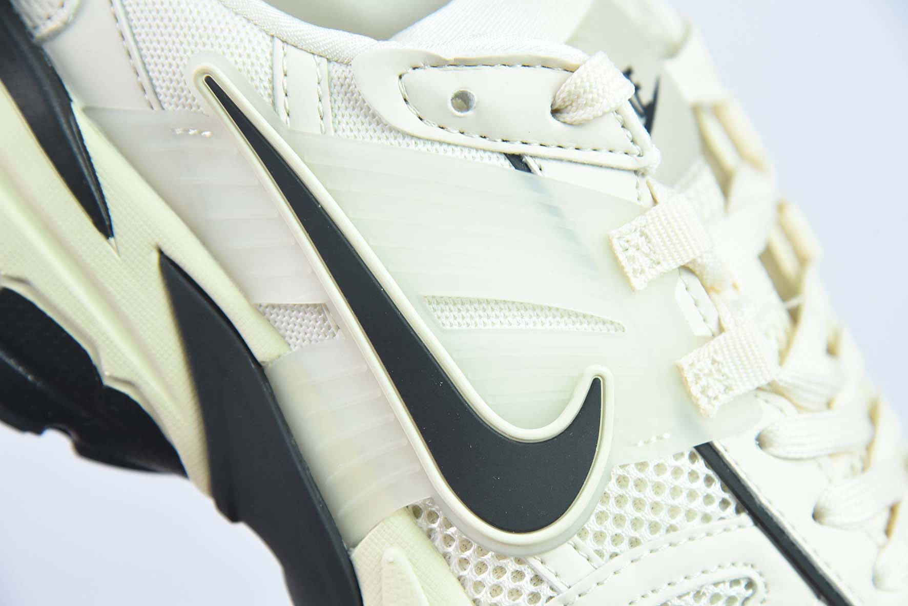 Runtekk "Summit White Metallic Silver''减震防滑低帮 复古老爹鞋跑步鞋 货号:FD0736-101