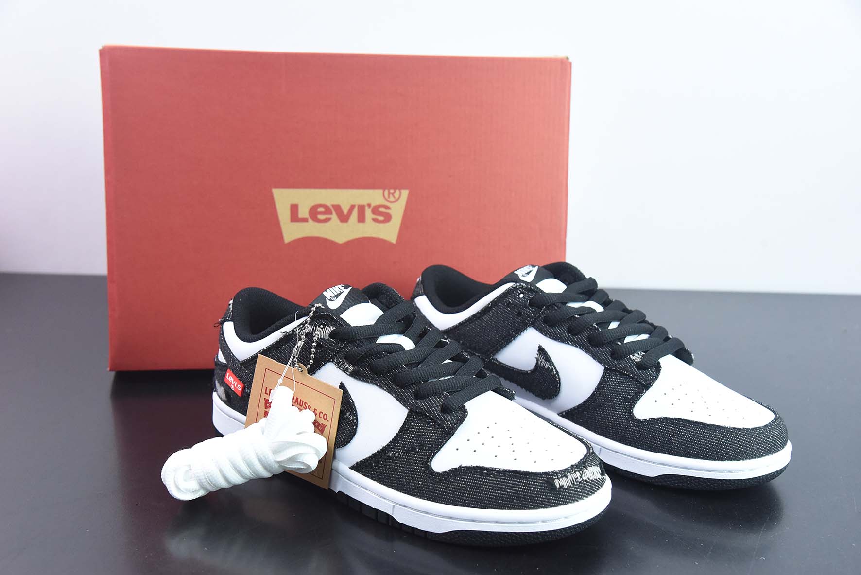 Nike By You SB Dunk Low Retro SP扣篮系列低帮休闲运动滑板板鞋“拼接白黑提花牛仔布”货号:LE0021-006