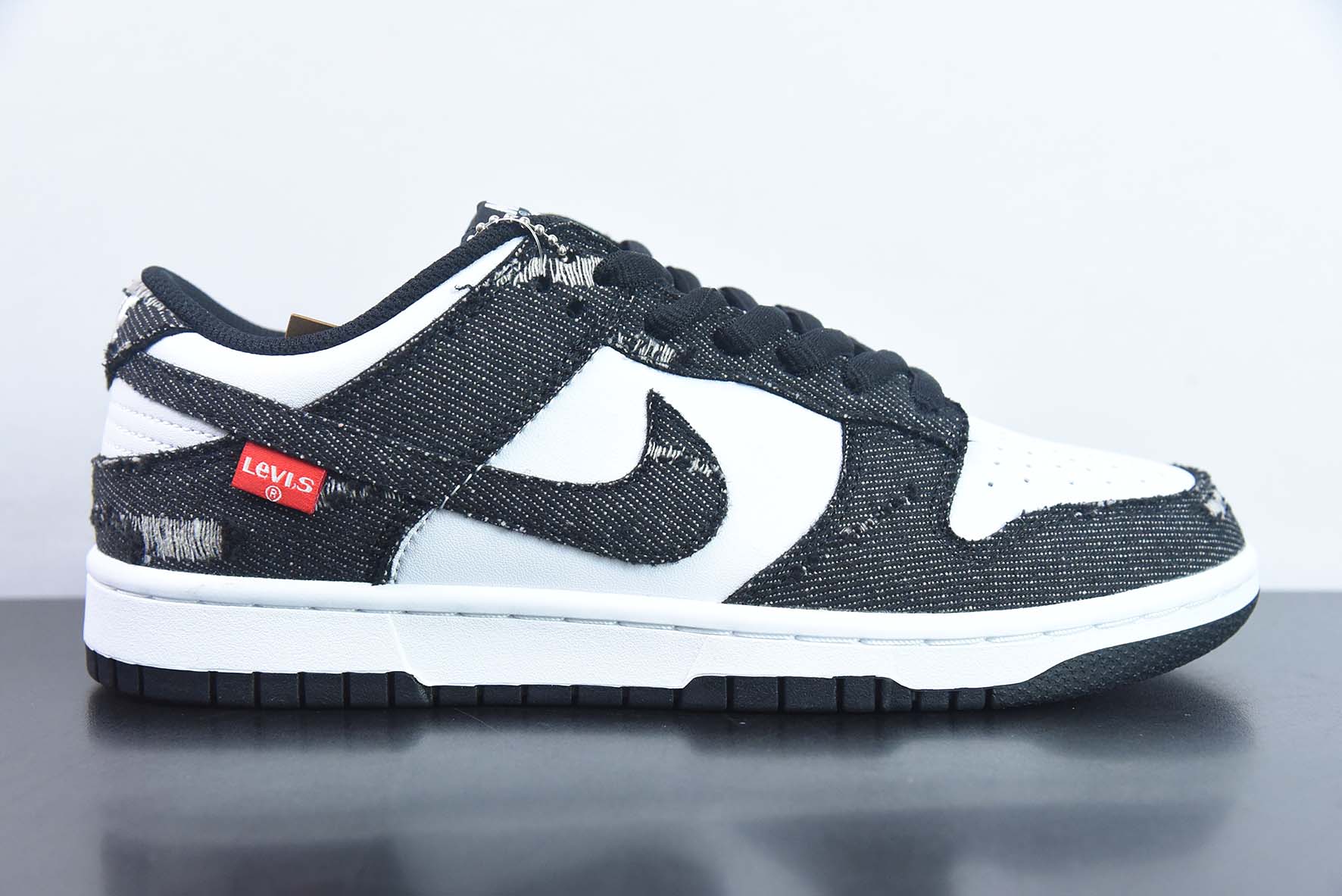 Nike By You SB Dunk Low Retro SP扣篮系列低帮休闲运动滑板板鞋“拼接白黑提花牛仔布”货号:LE0021-006
