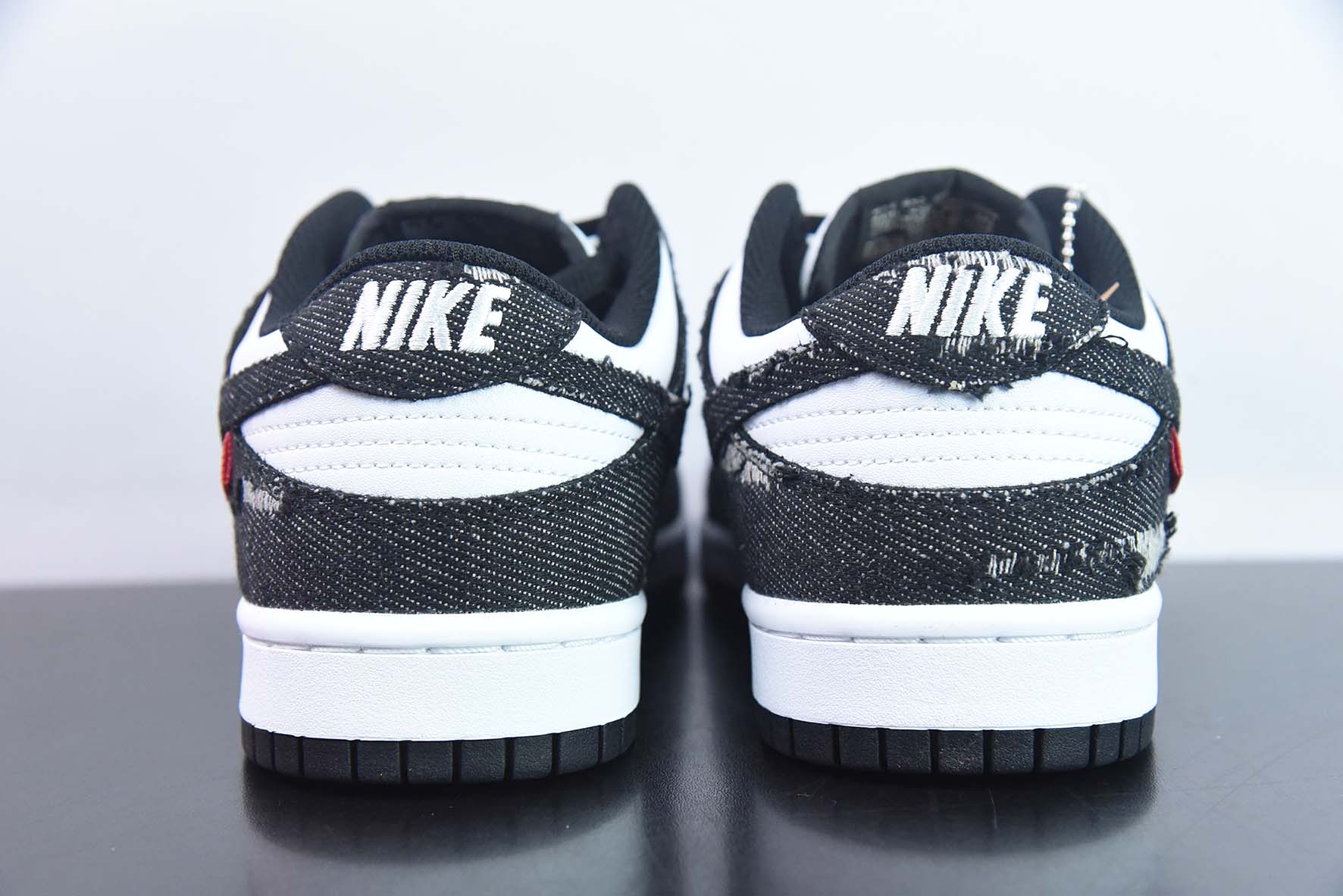 Nike By You SB Dunk Low Retro SP扣篮系列低帮休闲运动滑板板鞋“拼接白黑提花牛仔布”货号:LE0021-006
