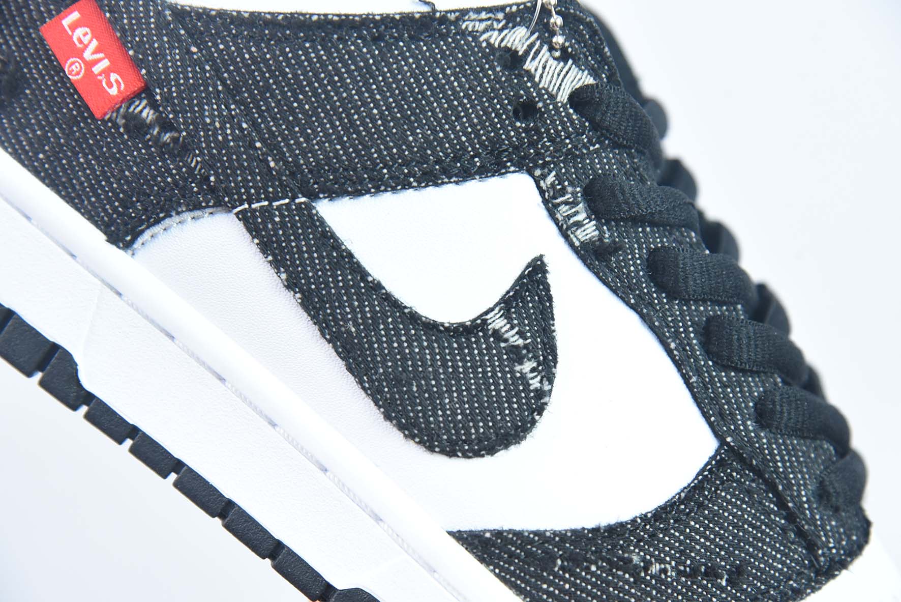 Nike By You SB Dunk Low Retro SP扣篮系列低帮休闲运动滑板板鞋“拼接白黑提花牛仔布”货号:LE0021-006