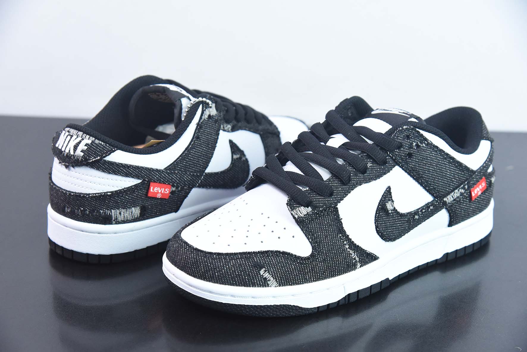 Nike By You SB Dunk Low Retro SP扣篮系列低帮休闲运动滑板板鞋“拼接白黑提花牛仔布”货号:LE0021-006