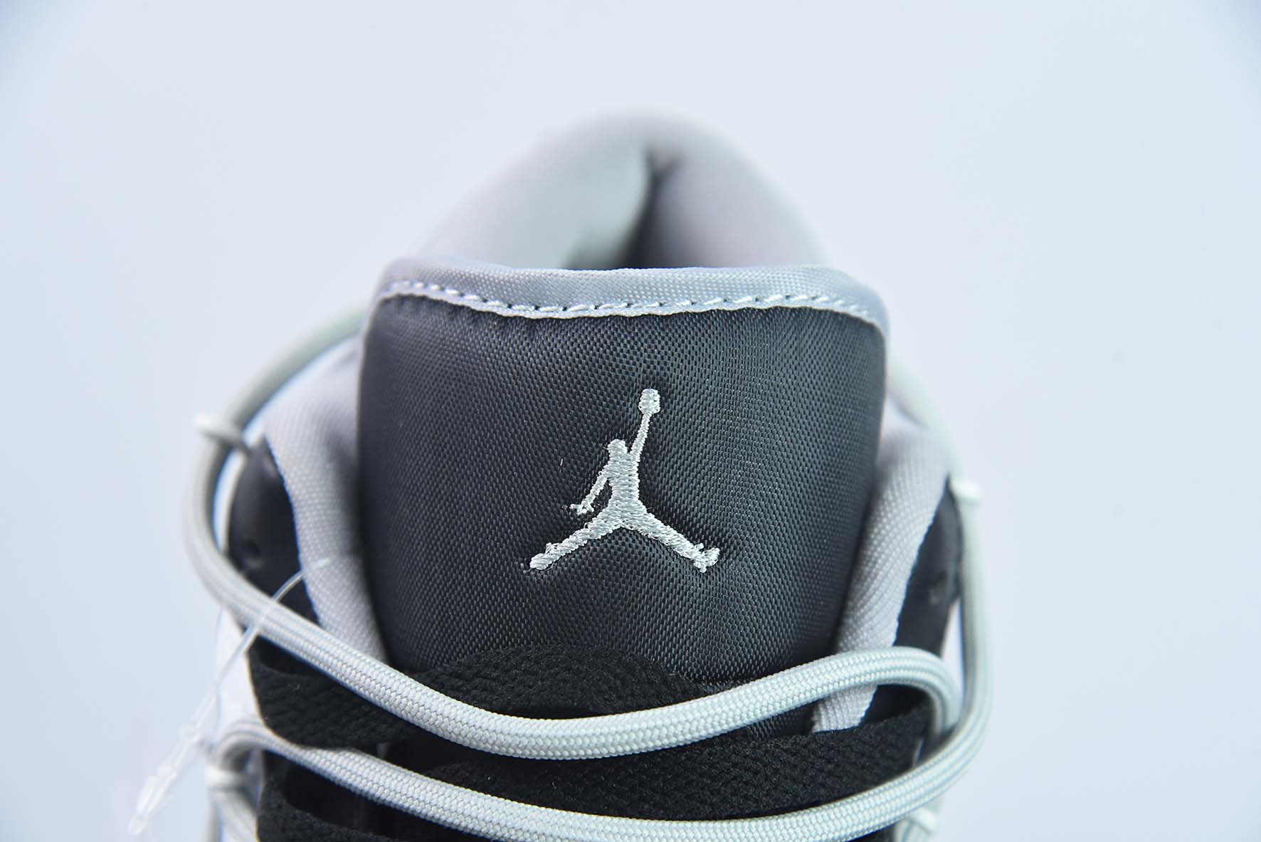 Air Jordan 1 Low 乔1绑带低帮运动板鞋 货号:553560-040