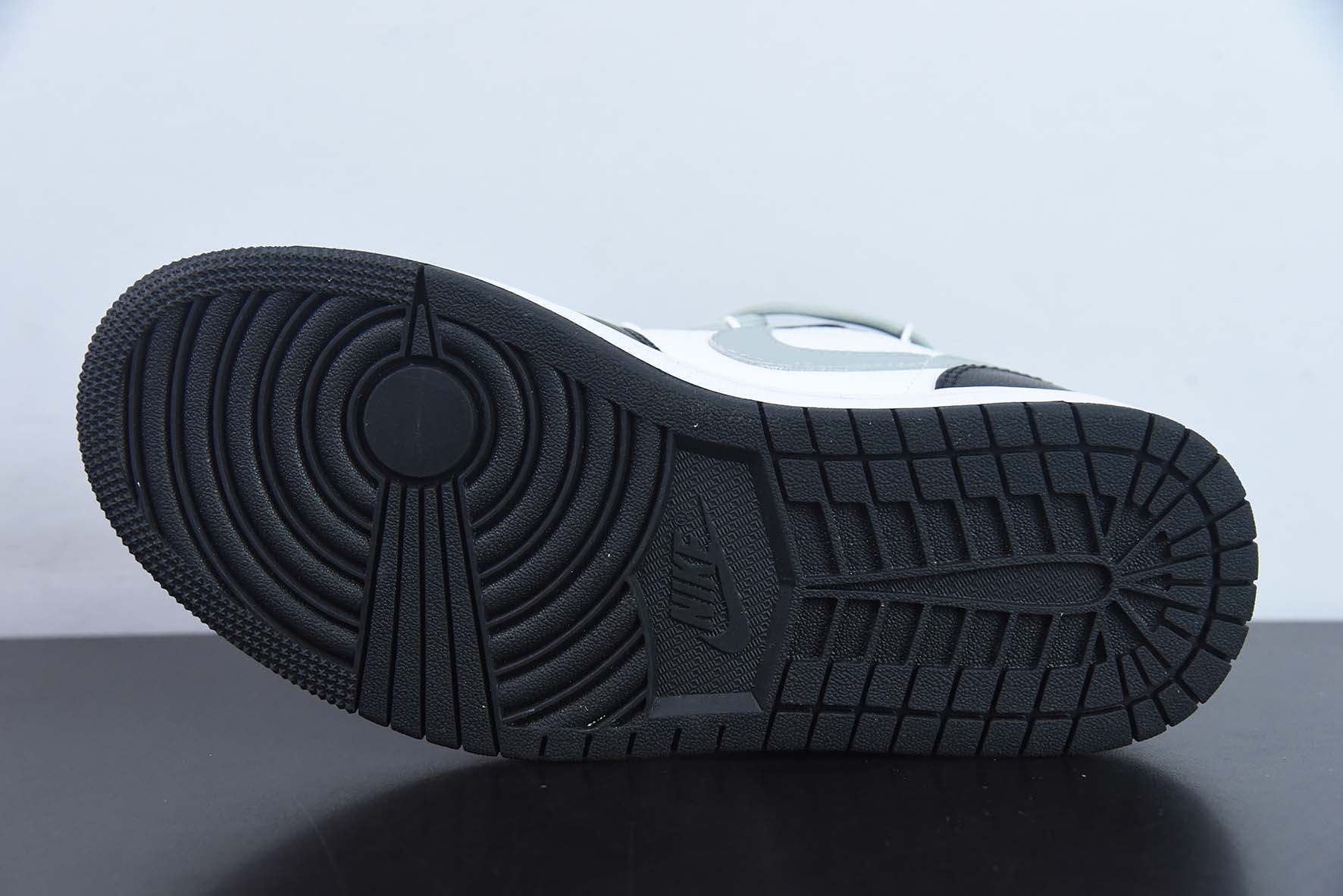 Air Jordan 1 Low 乔1绑带低帮运动板鞋 货号:553560-040