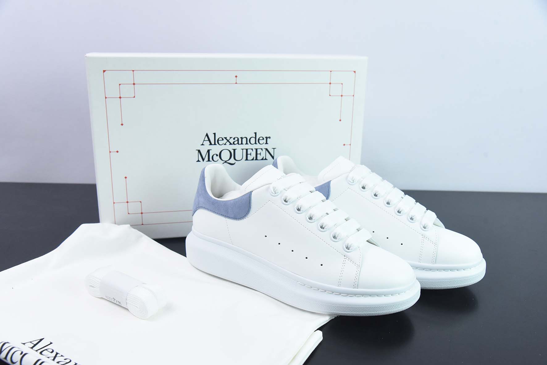 Alexander McQueen 亚历山大麦昆 浅蓝低帮运动鞋
