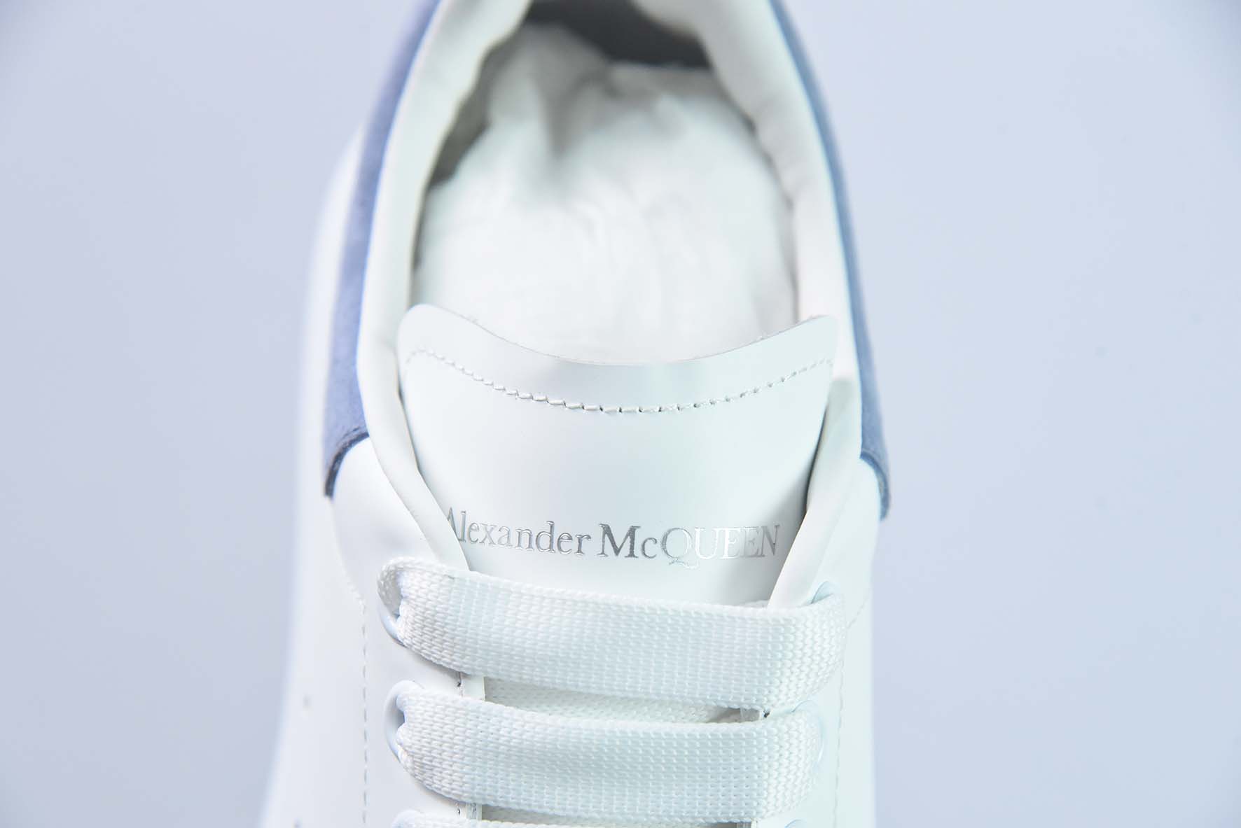 Alexander McQueen 亚历山大麦昆 浅蓝低帮运动鞋