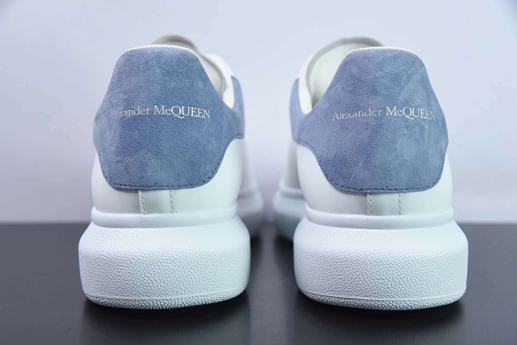 Alexander McQueen 亚历山大麦昆 浅蓝低帮运动鞋