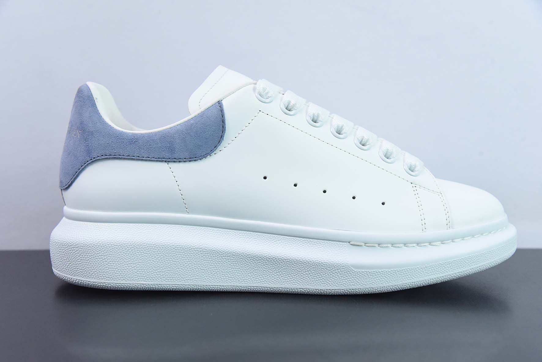Alexander McQueen 亚历山大麦昆 浅蓝低帮运动鞋