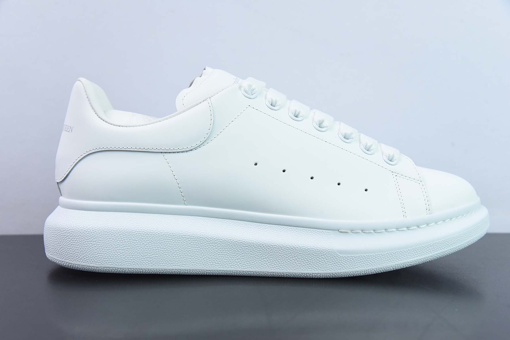 Alexander McQueen 亚历山大麦昆 纯白低帮运动鞋