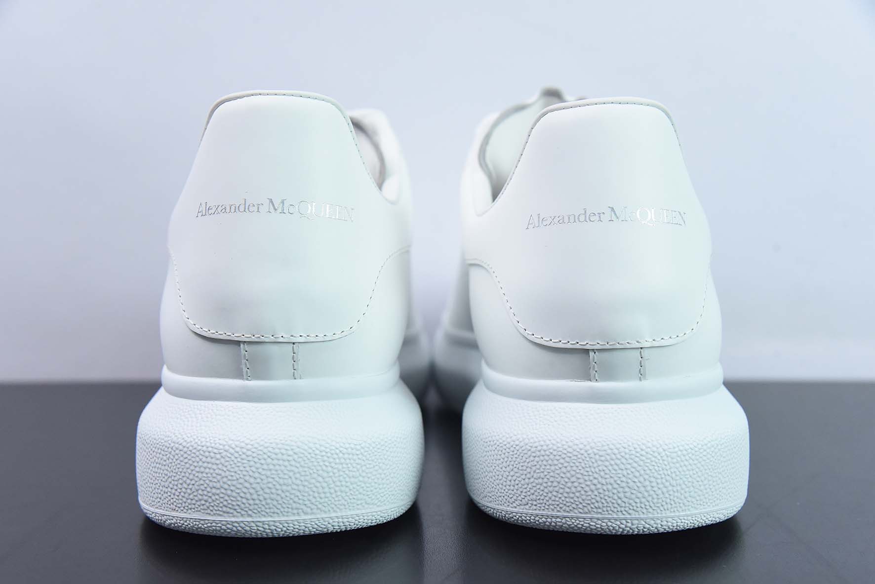 Alexander McQueen 亚历山大麦昆 纯白低帮运动鞋