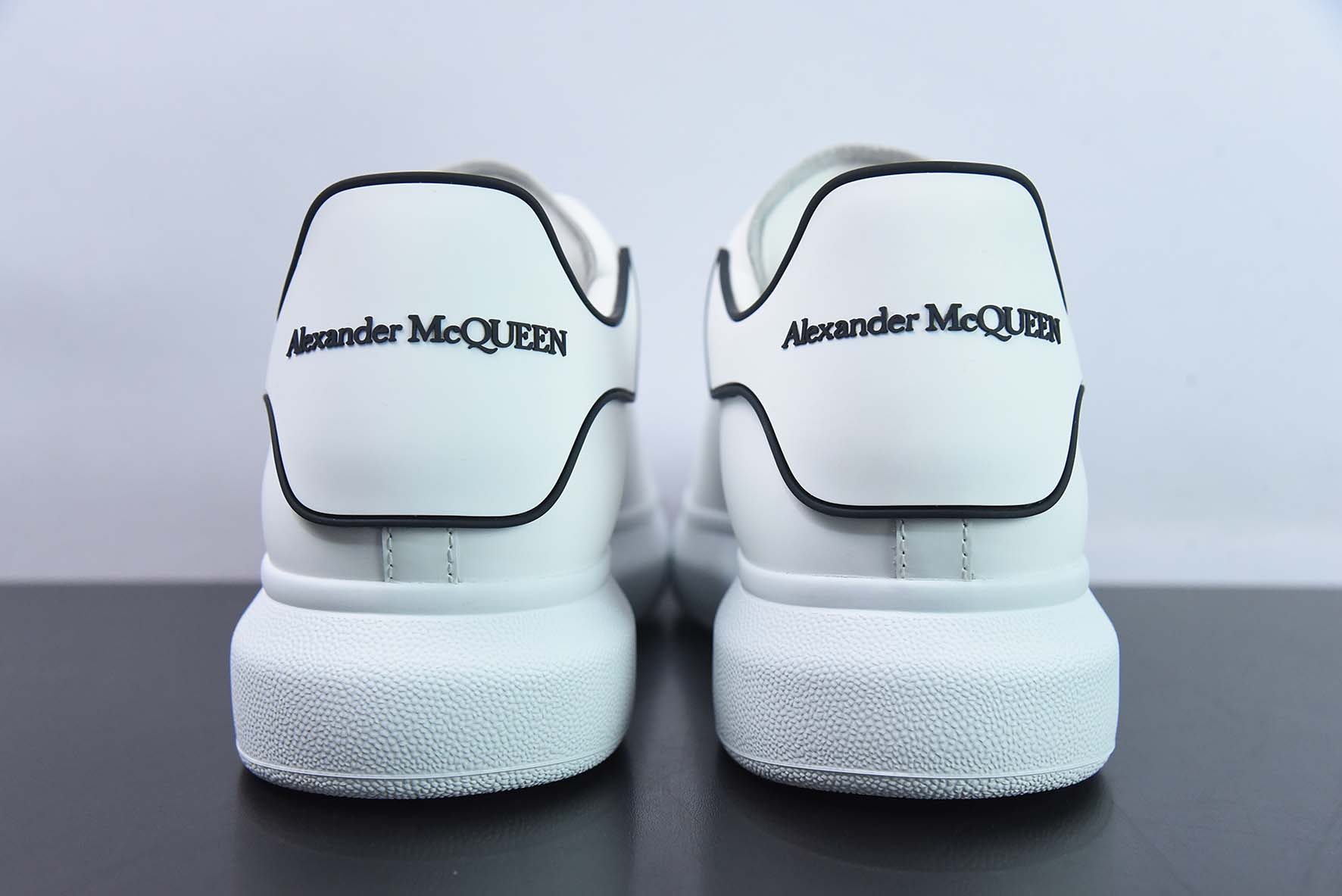 Alexander McQueen 亚历山大麦昆 白滴胶低帮运动鞋