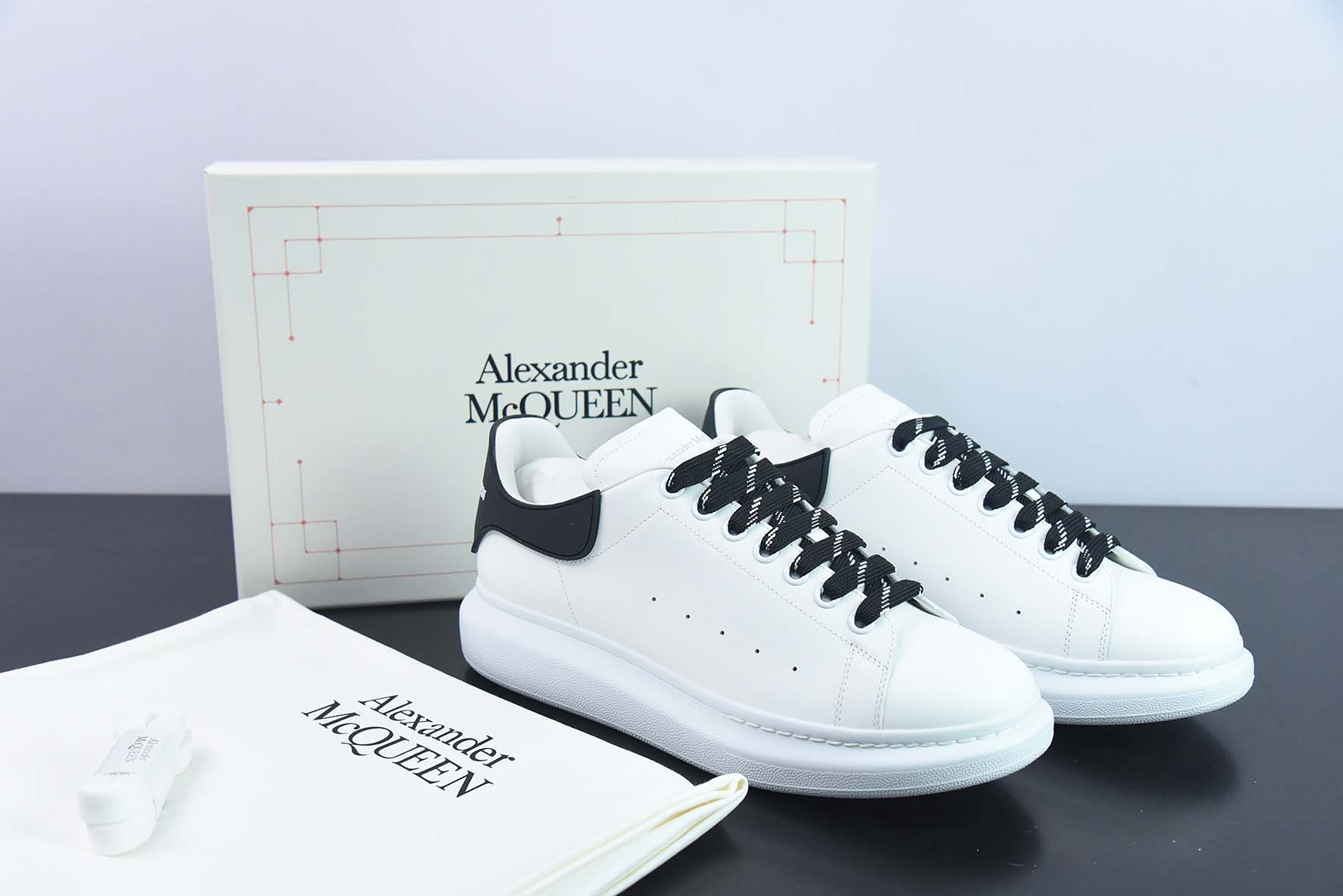 Alexander McQueen 亚历山大麦昆 黑滴胶低帮运动鞋