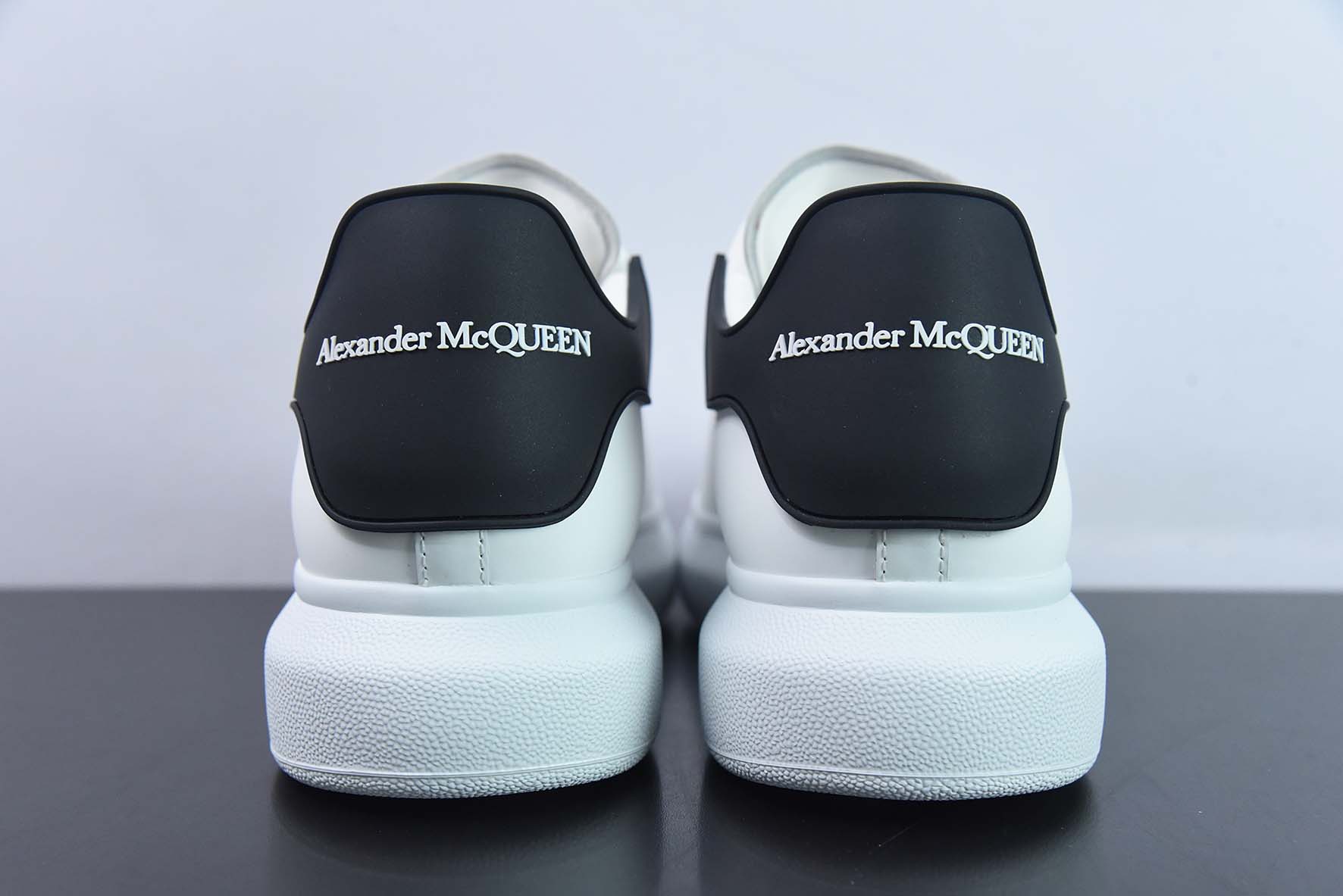 Alexander McQueen 亚历山大麦昆 黑滴胶低帮运动鞋