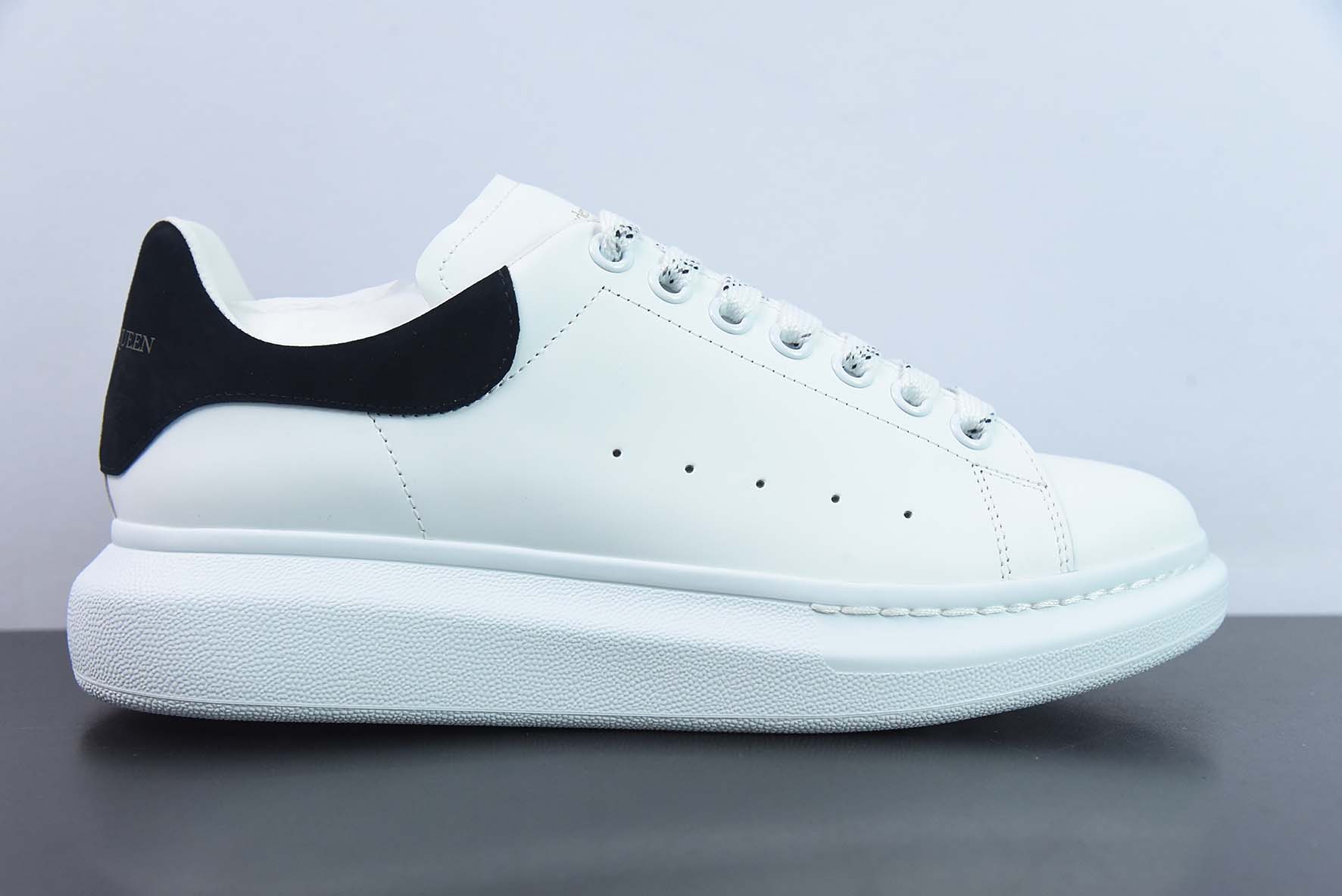 Alexander McQueen 亚历山大麦昆 黑麂皮低帮运动鞋