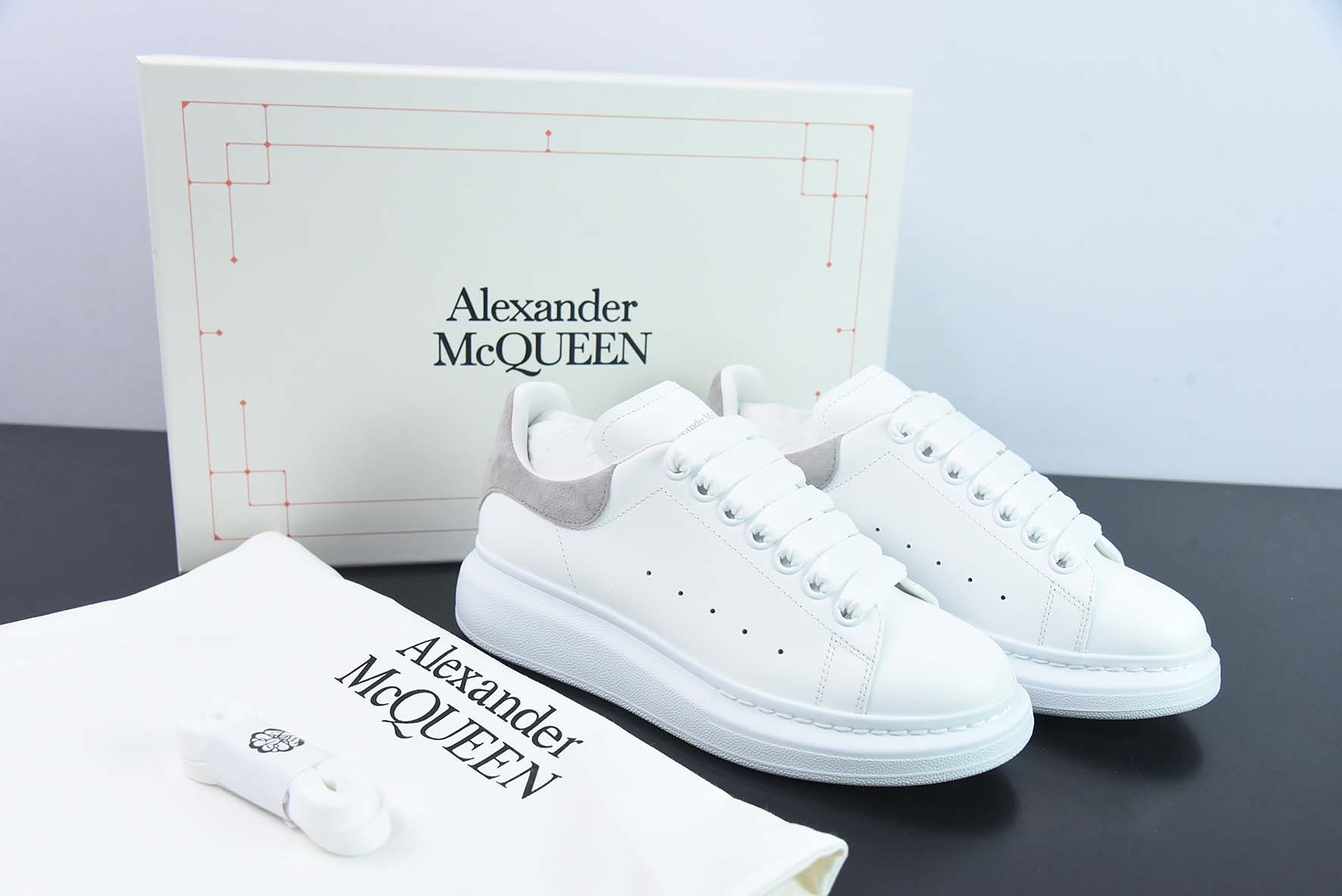 Alexander McQueen 亚历山大麦昆 浅灰低帮运动鞋