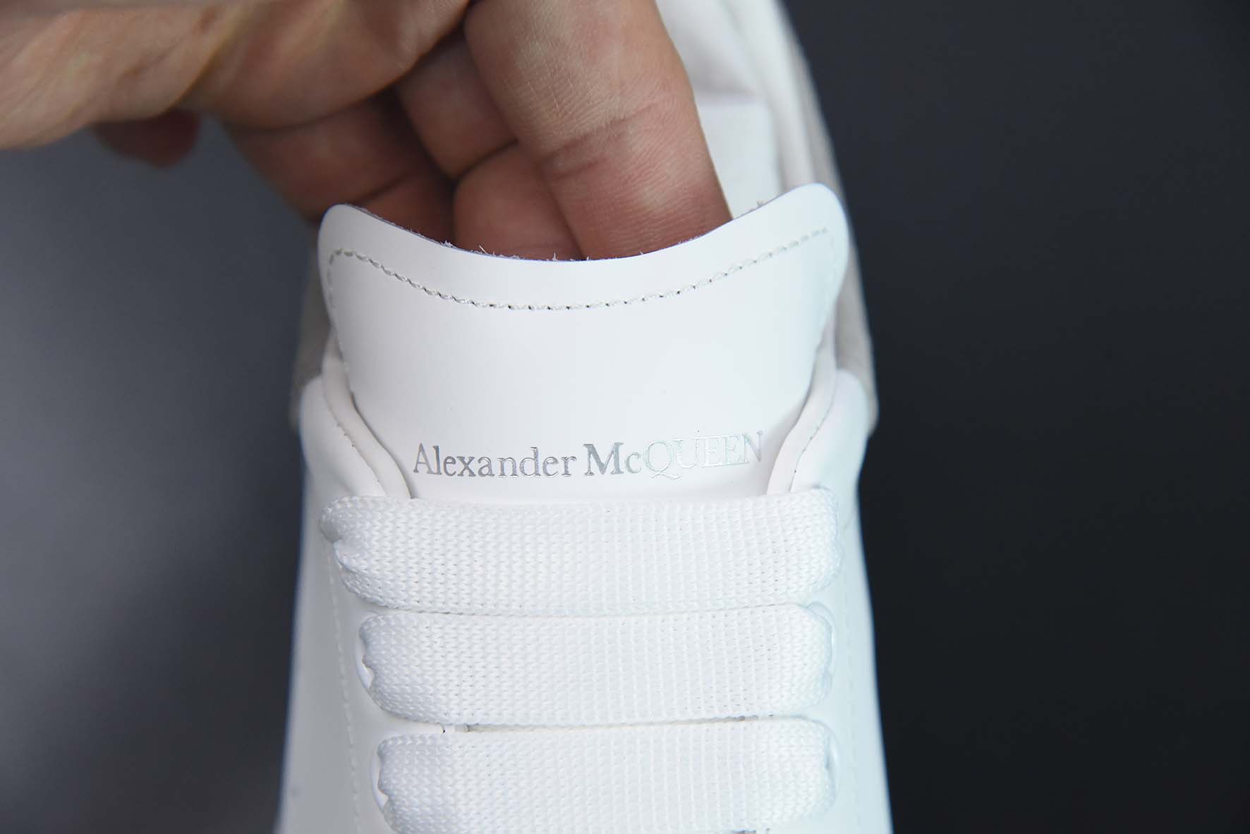 Alexander McQueen 亚历山大麦昆 浅灰低帮运动鞋