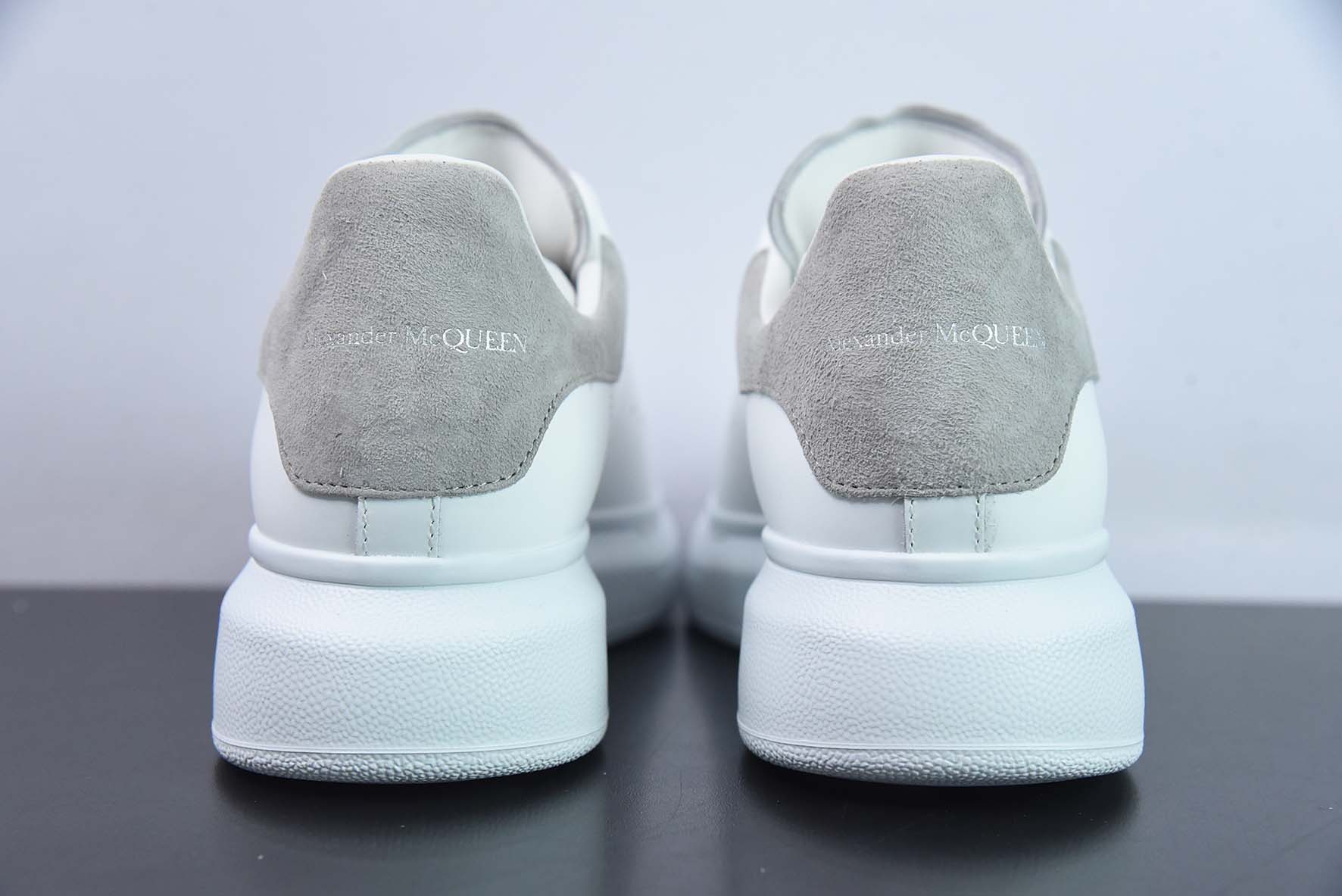 Alexander McQueen 亚历山大麦昆 浅灰低帮运动鞋