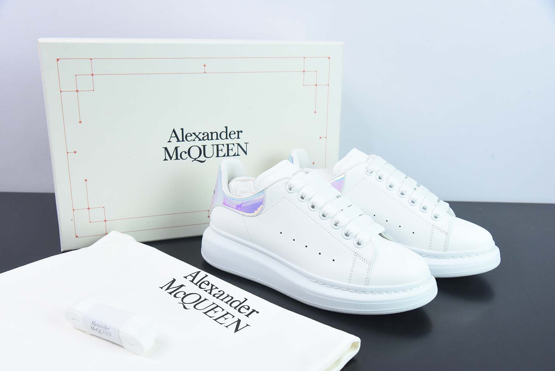 Alexander McQueen 亚历山大麦昆 镭射 低帮运动鞋