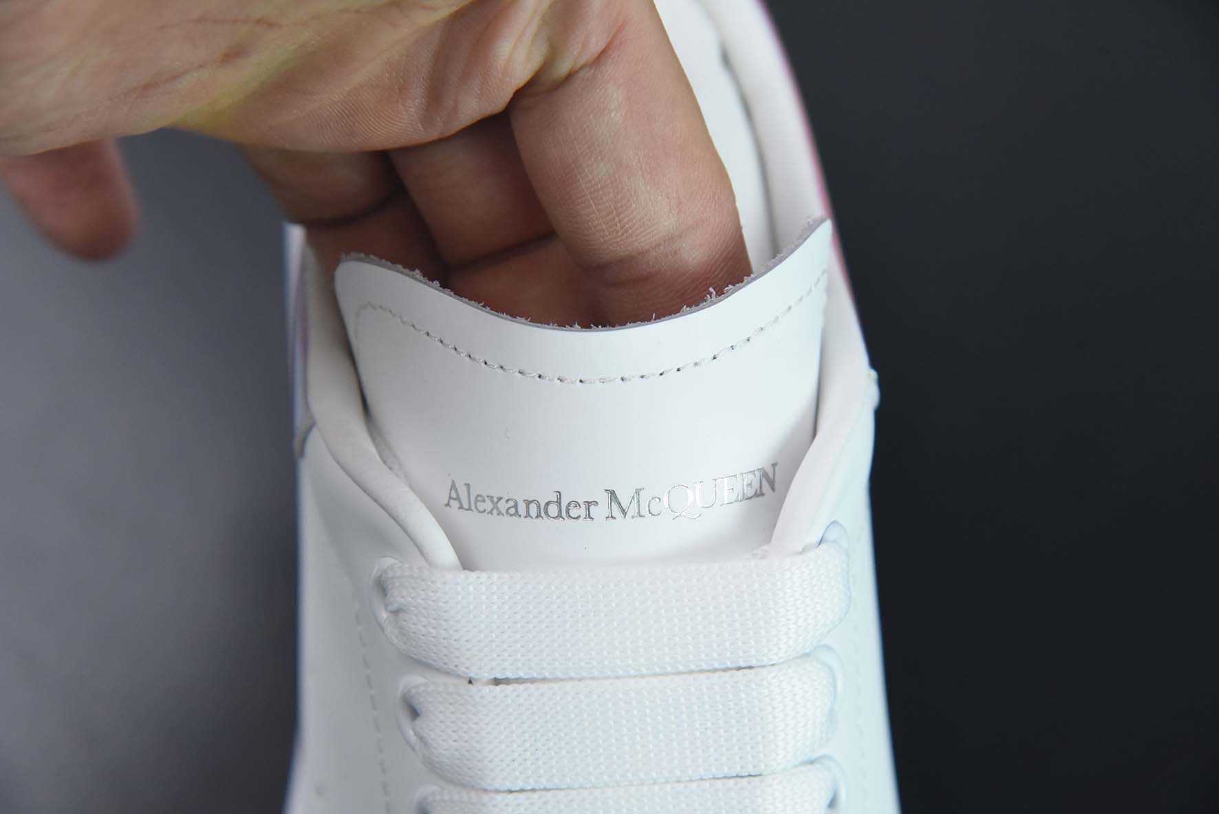 Alexander McQueen 亚历山大麦昆 镭射 低帮运动鞋
