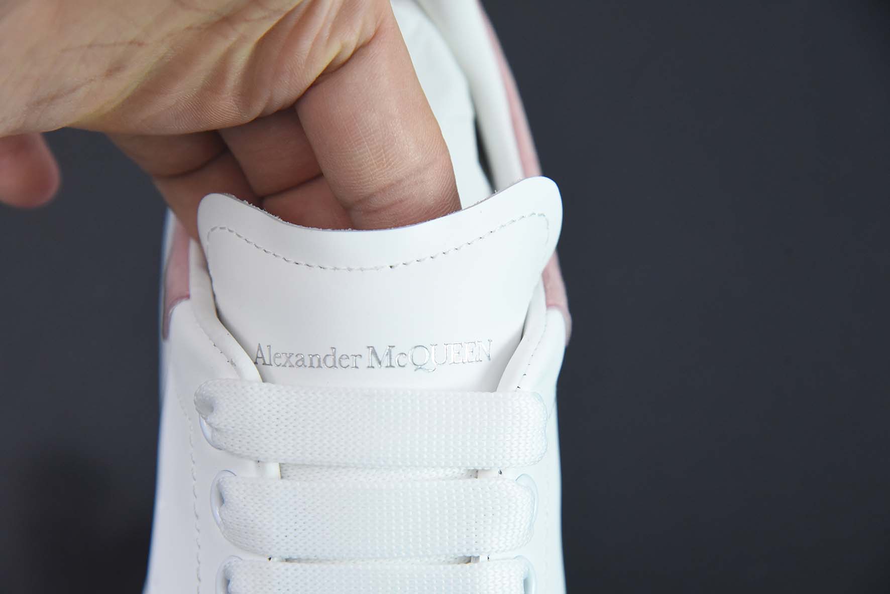 Alexander McQueen 亚历山大麦昆 粉色低帮运动鞋