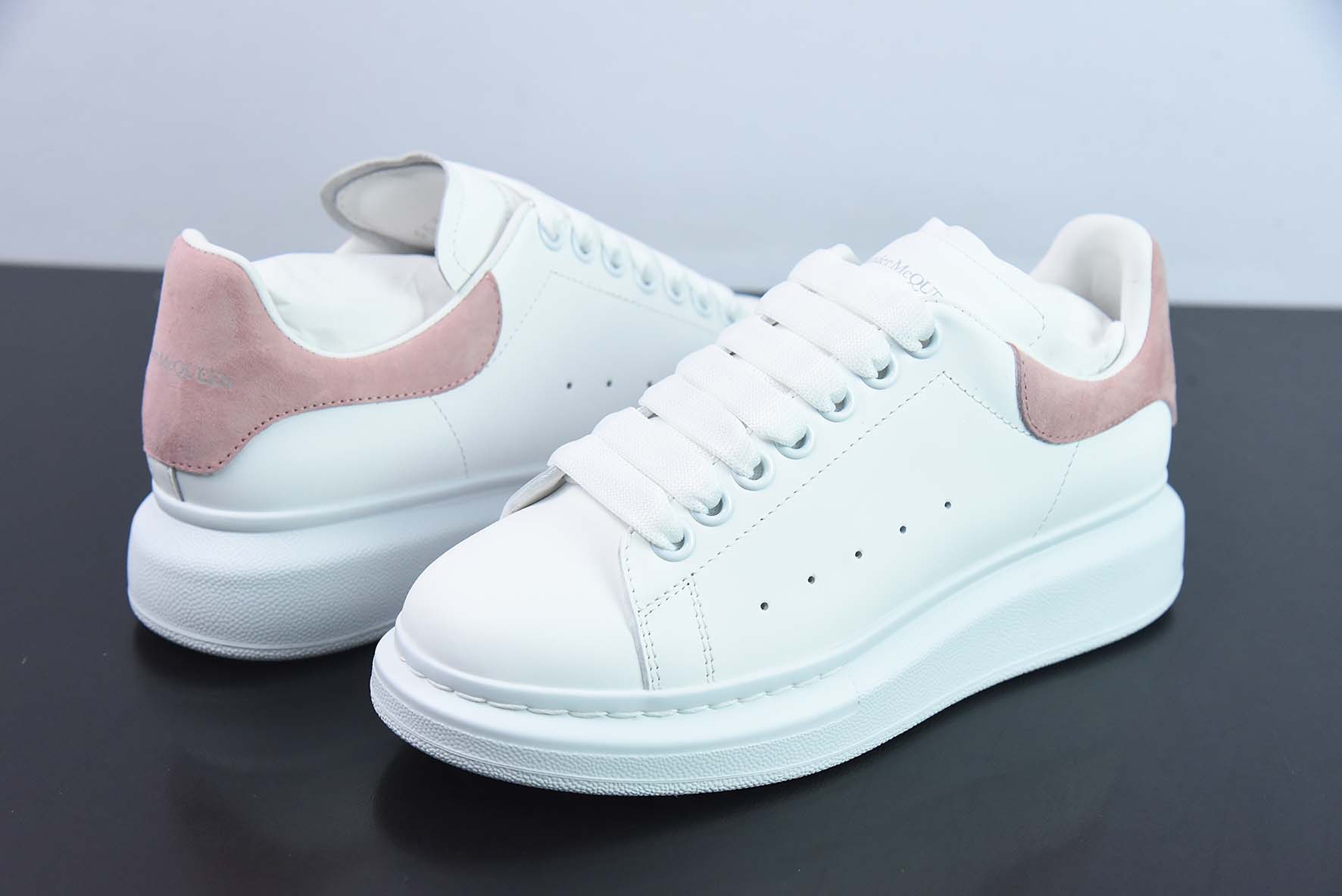 Alexander McQueen 亚历山大麦昆 粉色低帮运动鞋