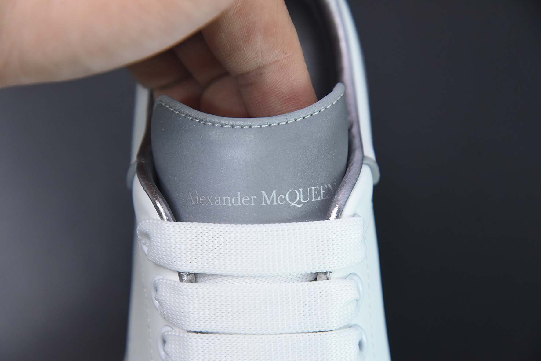 Alexander McQueen 亚历山大麦昆 3M白低帮运动鞋