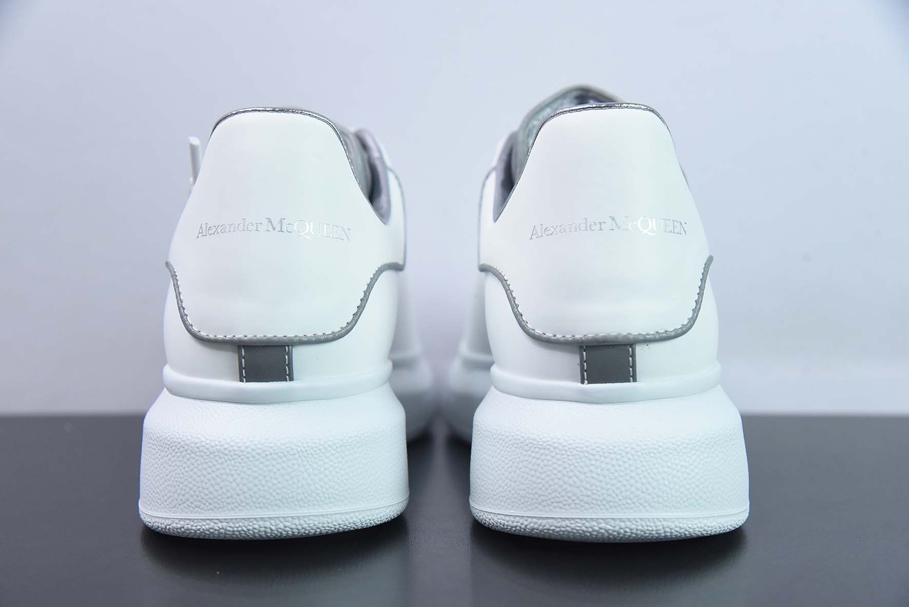 Alexander McQueen 亚历山大麦昆 3M白低帮运动鞋